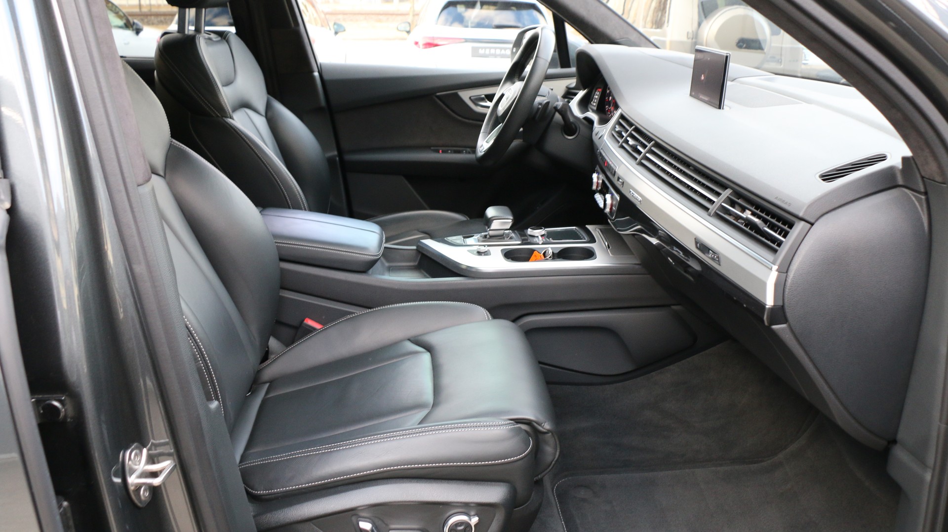 AUDI Q7 3.0 TFSI quattro-image-18