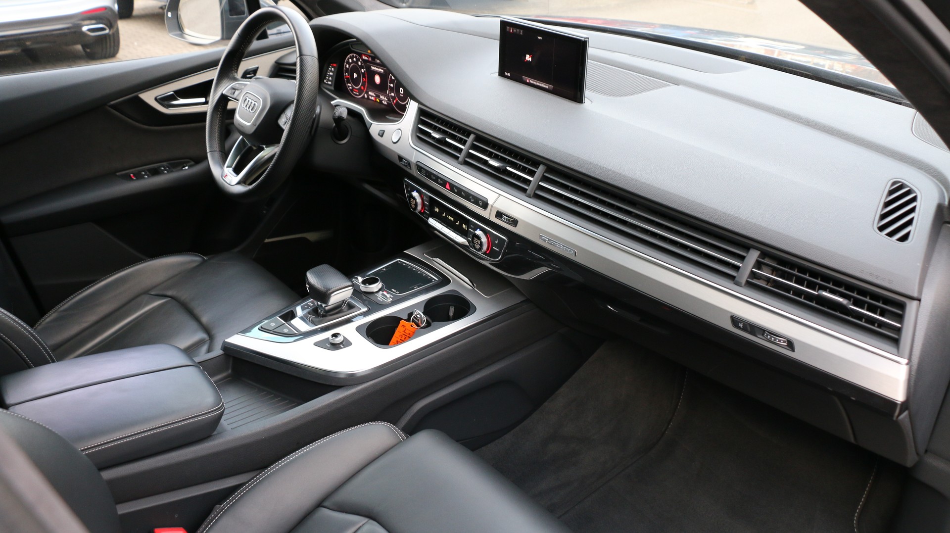 AUDI Q7 3.0 TFSI quattro-image-19