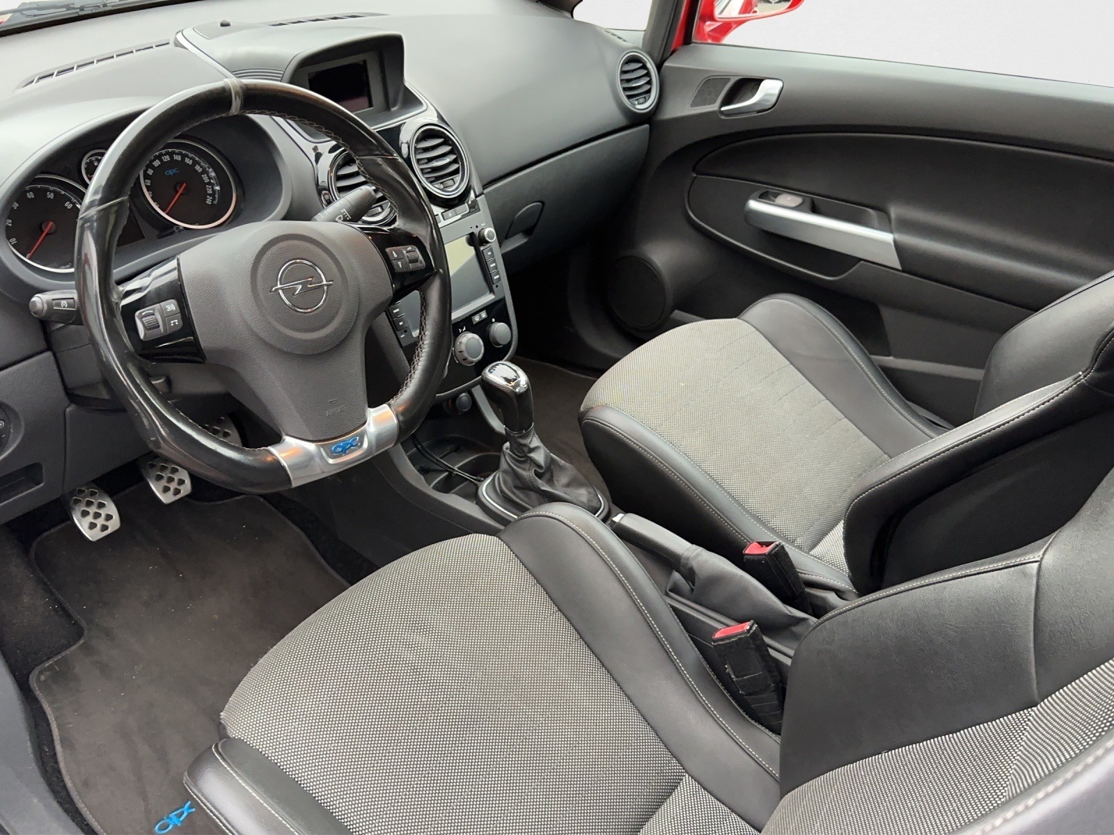 OPEL Corsa 1.6 Turbo OPC-image-8