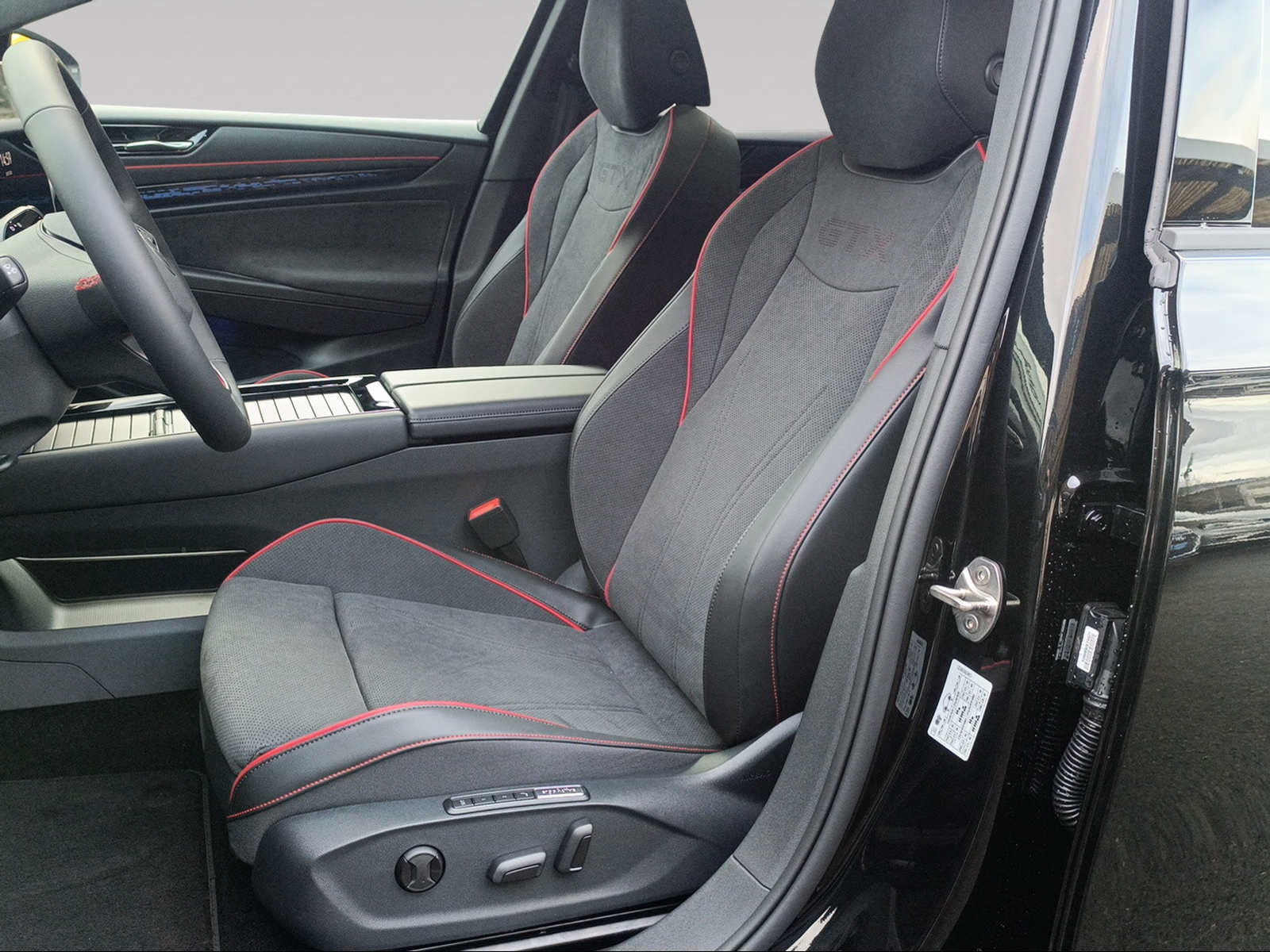 VW ID.7 Tourer GTX 86 kWh GTX 4 Motion-image-7