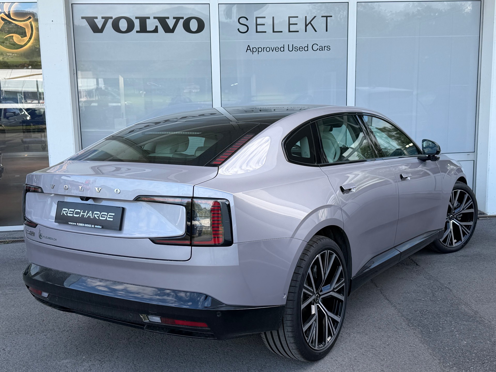 VOLVO ES90 Single Extended Range Ultra-showroom-element-1