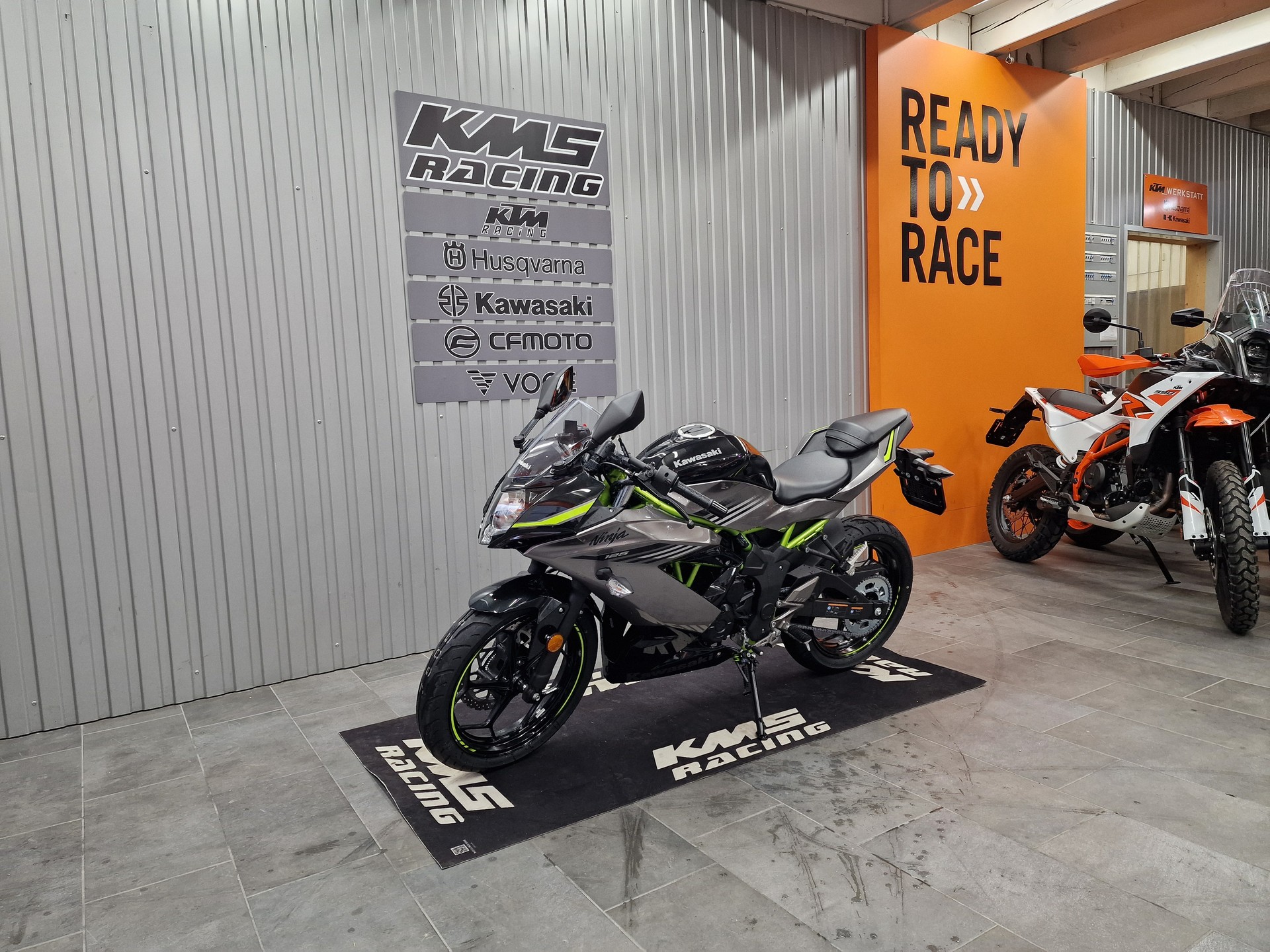 KAWASAKI Ninja 125-showroom-element-2