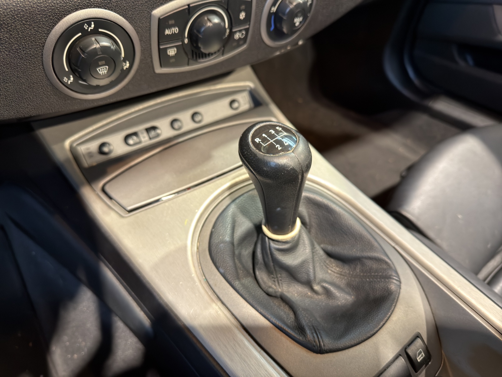 BMW Z4 2.2i Roadster-image-11