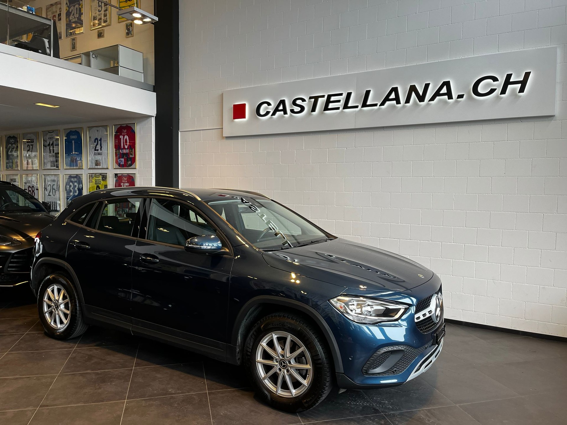 MERCEDES-BENZ GLA 180 7G-DCT-image-0