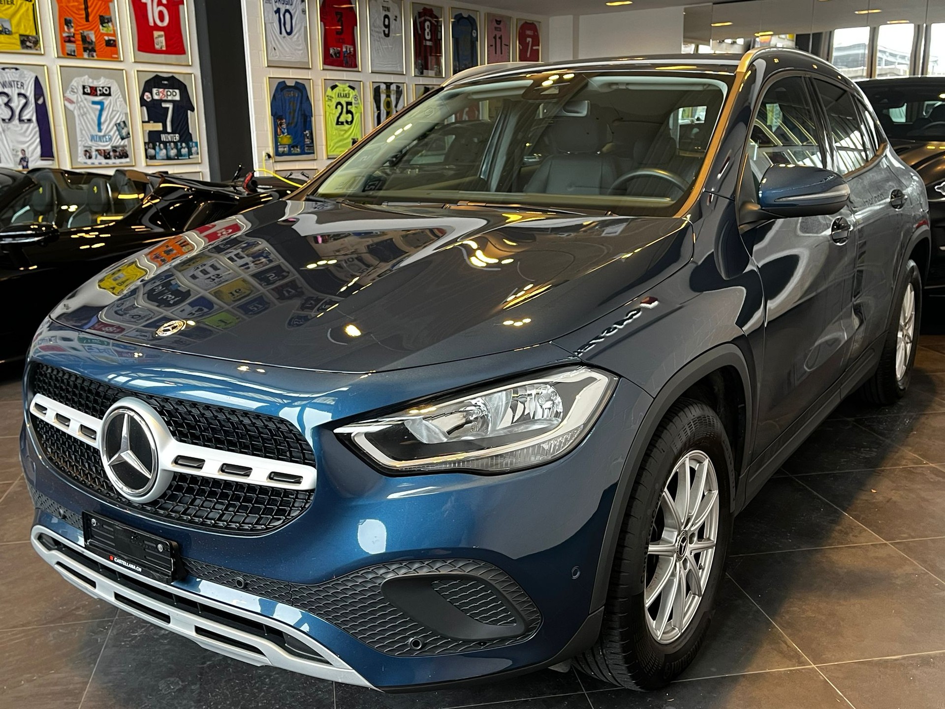 MERCEDES-BENZ GLA 180 7G-DCT-image-3