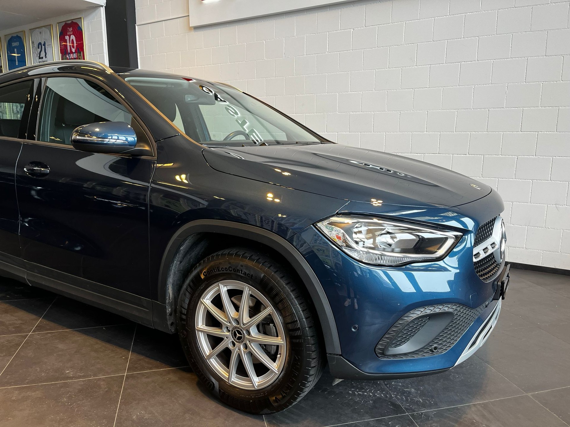 MERCEDES-BENZ GLA 180 7G-DCT-image-2