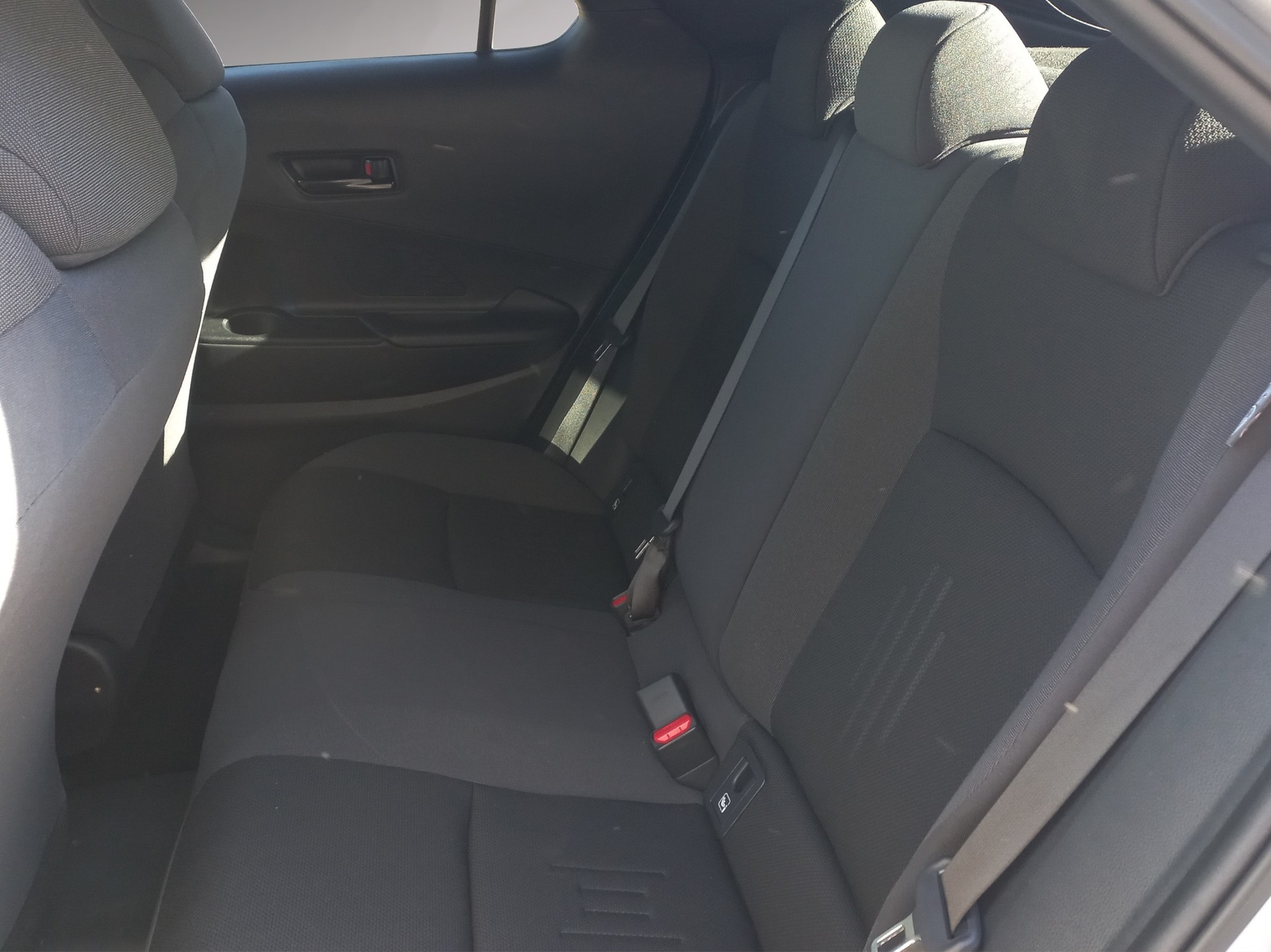 TOYOTA C-HR 2.0 PHEV CVT Swiss Edition-image-11