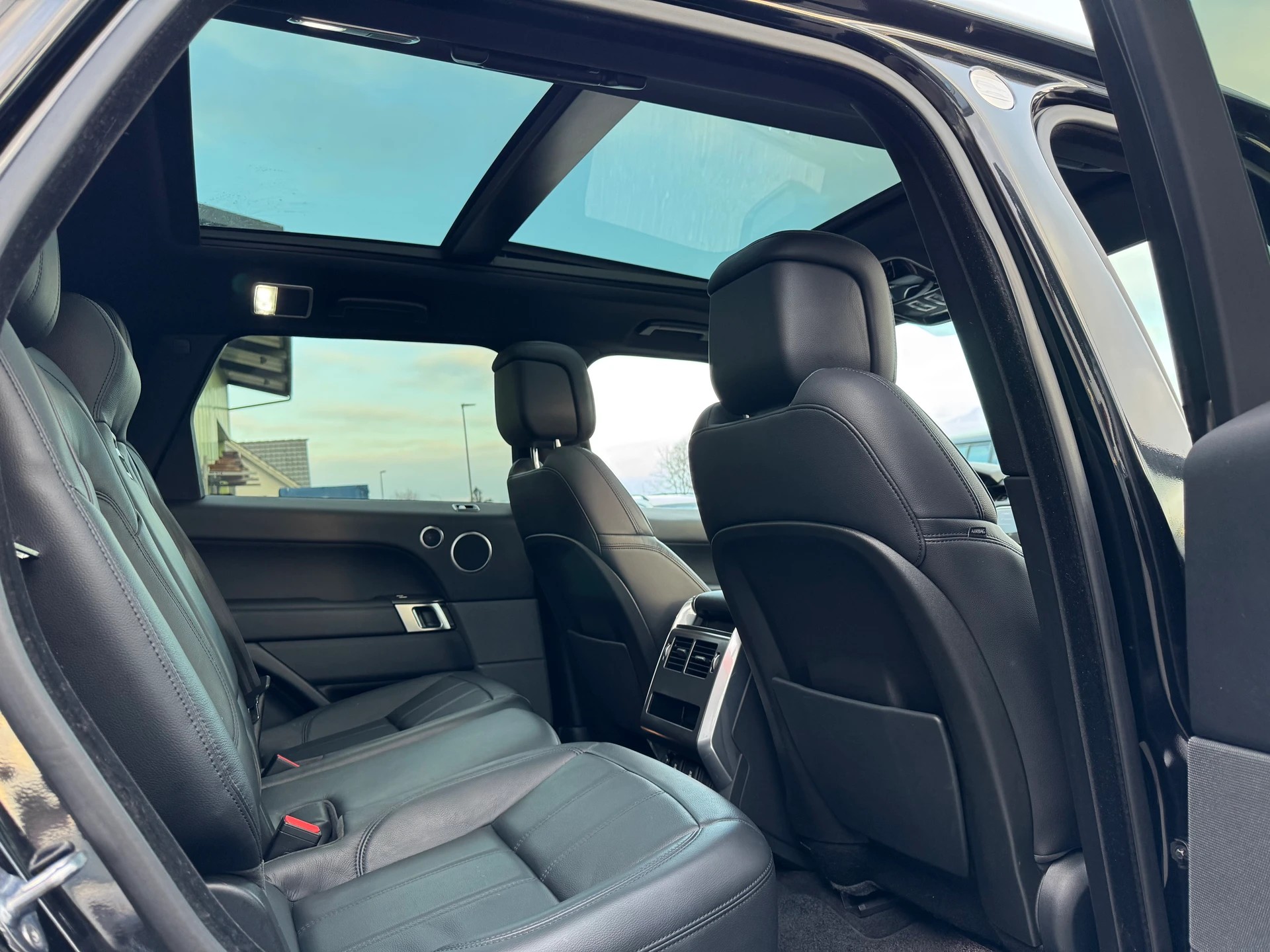 LAND ROVER Range Rover Sport 3.0 TDV6 SE Automatic-image-14