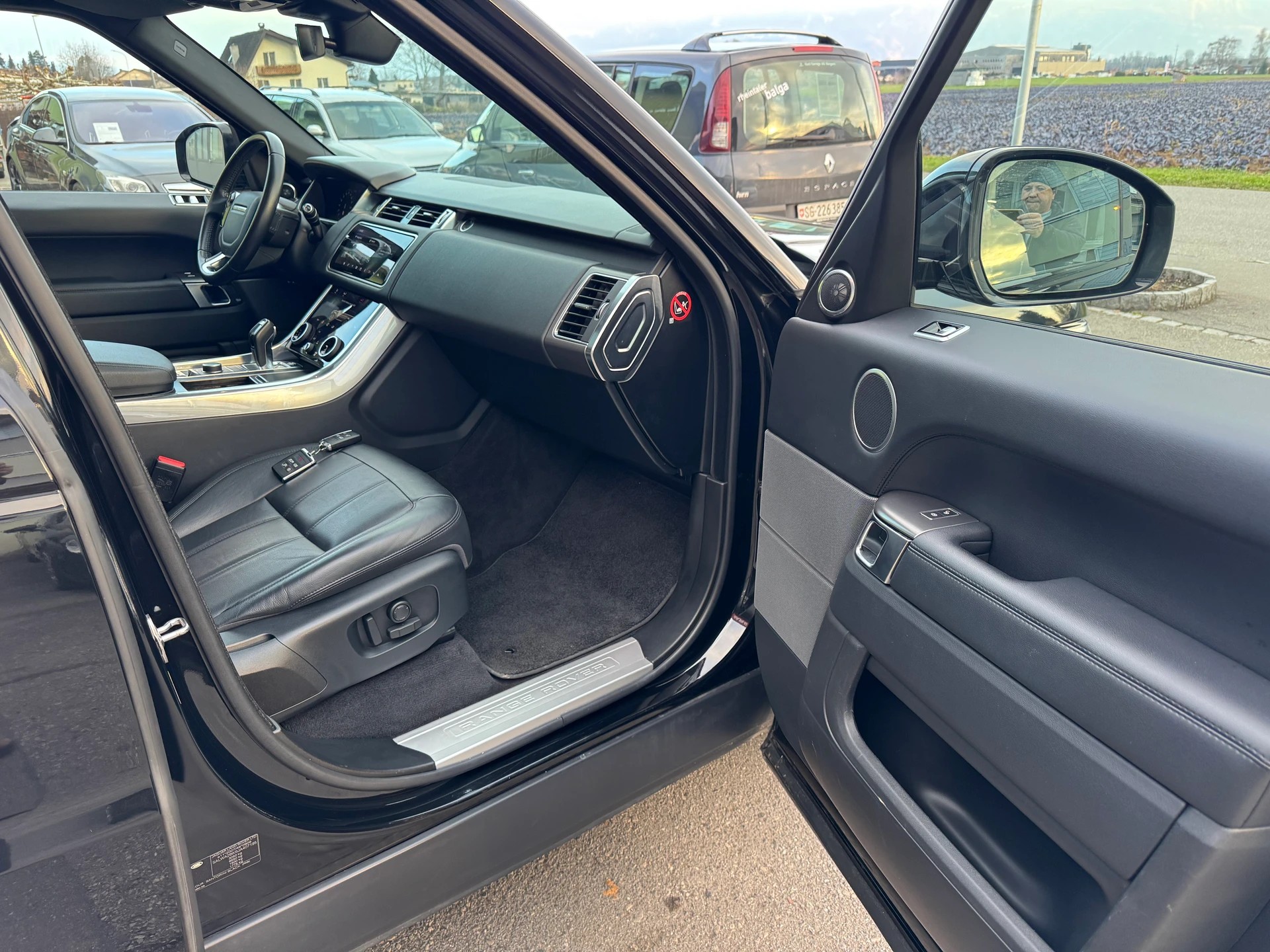 LAND ROVER Range Rover Sport 3.0 TDV6 SE Automatic-image-12