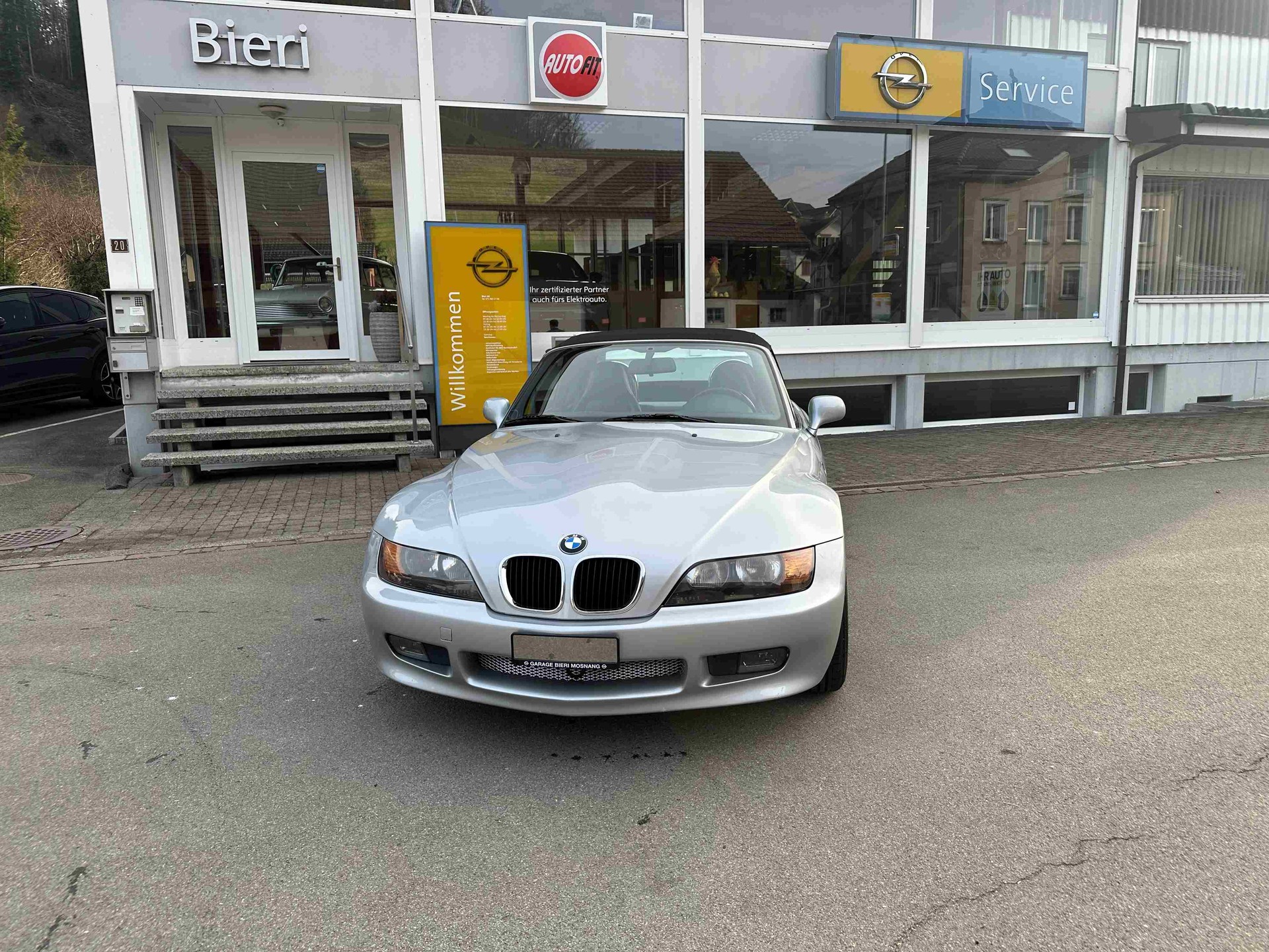 BMW Z3 1.8i Roadster-showroom-element-1