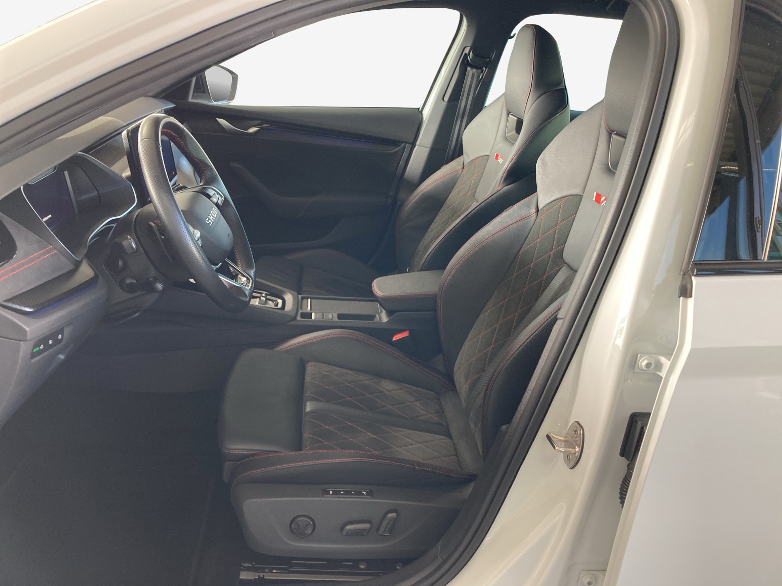 SKODA Octavia Combi 2.0 TSI DSG RS-image-7