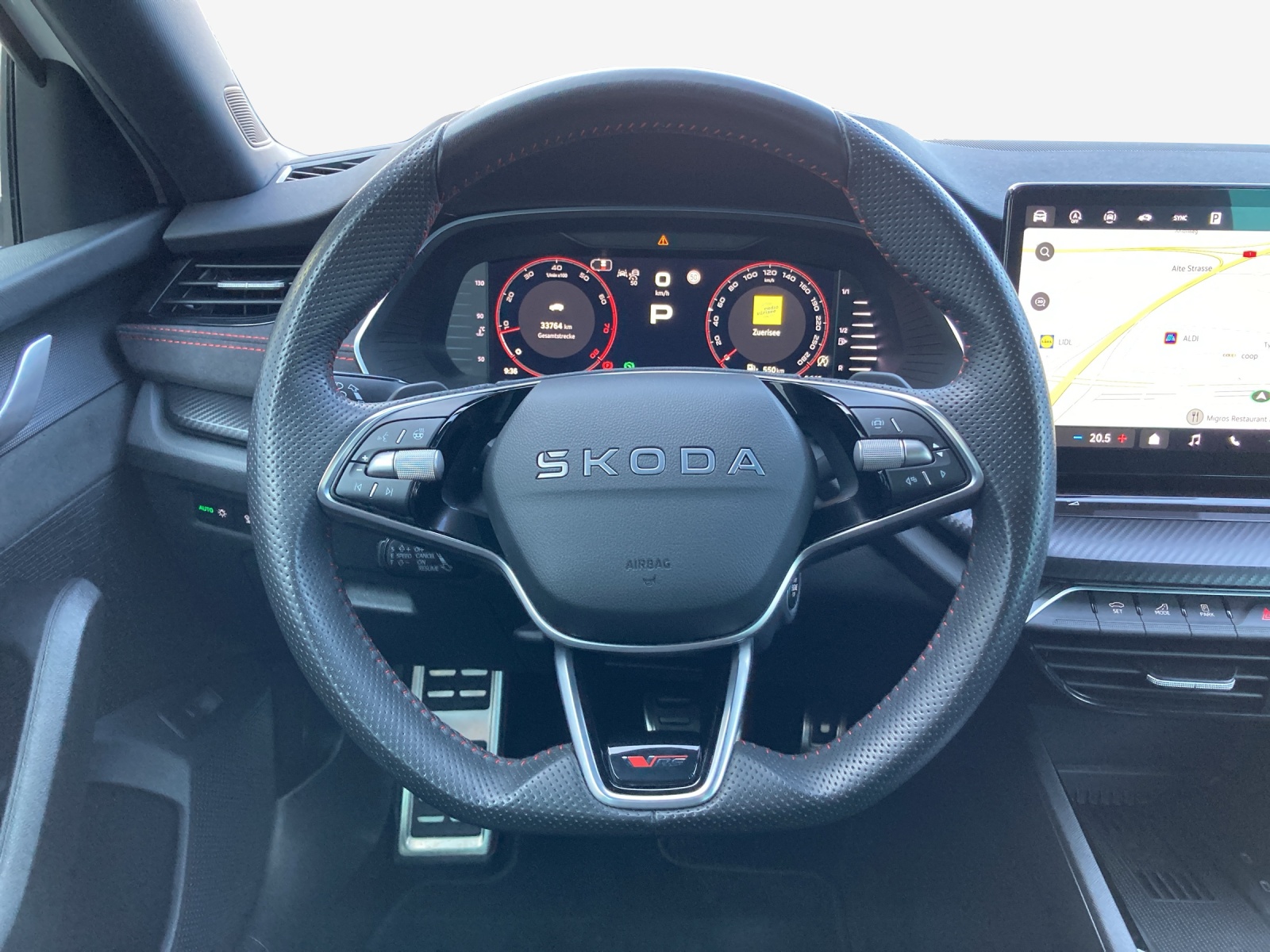 SKODA Octavia Combi 2.0 TSI DSG RS-image-9