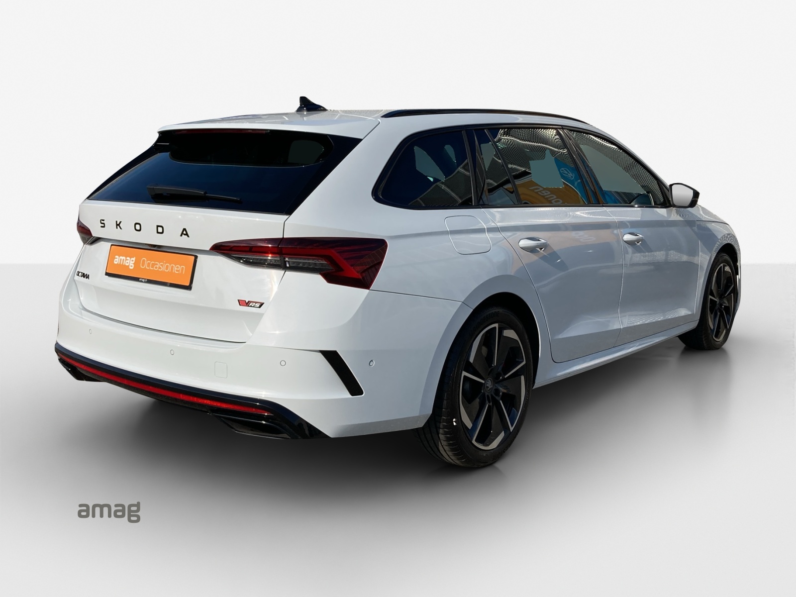 SKODA Octavia Combi 2.0 TSI DSG RS-image-4
