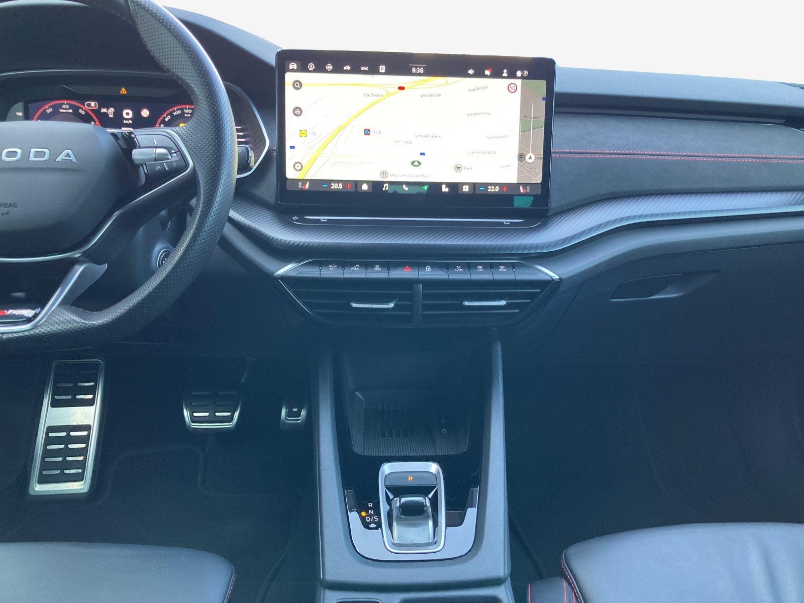 SKODA Octavia Combi 2.0 TSI DSG RS-image-10