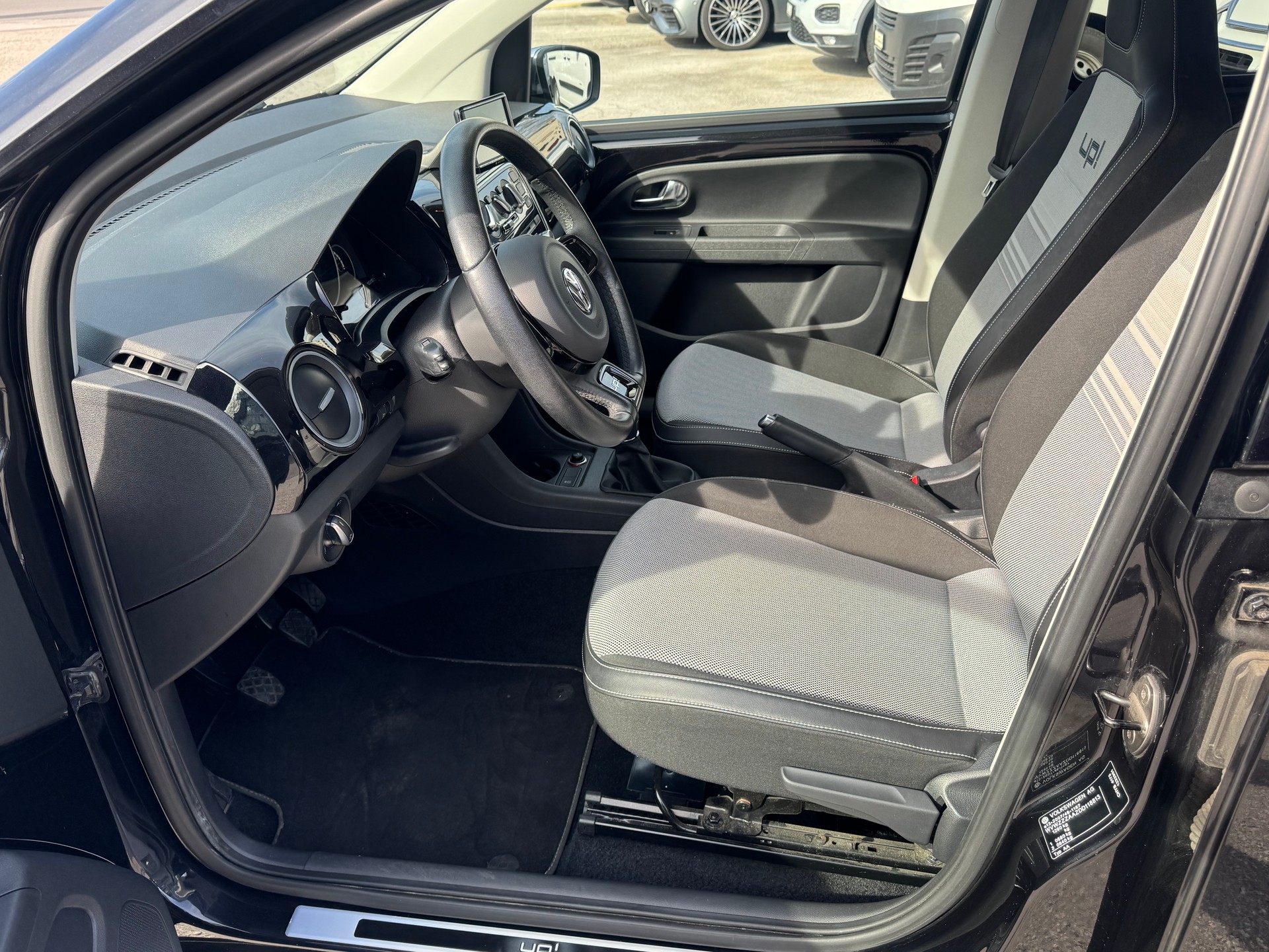 VW Up 1.0 BMT high up-image-10