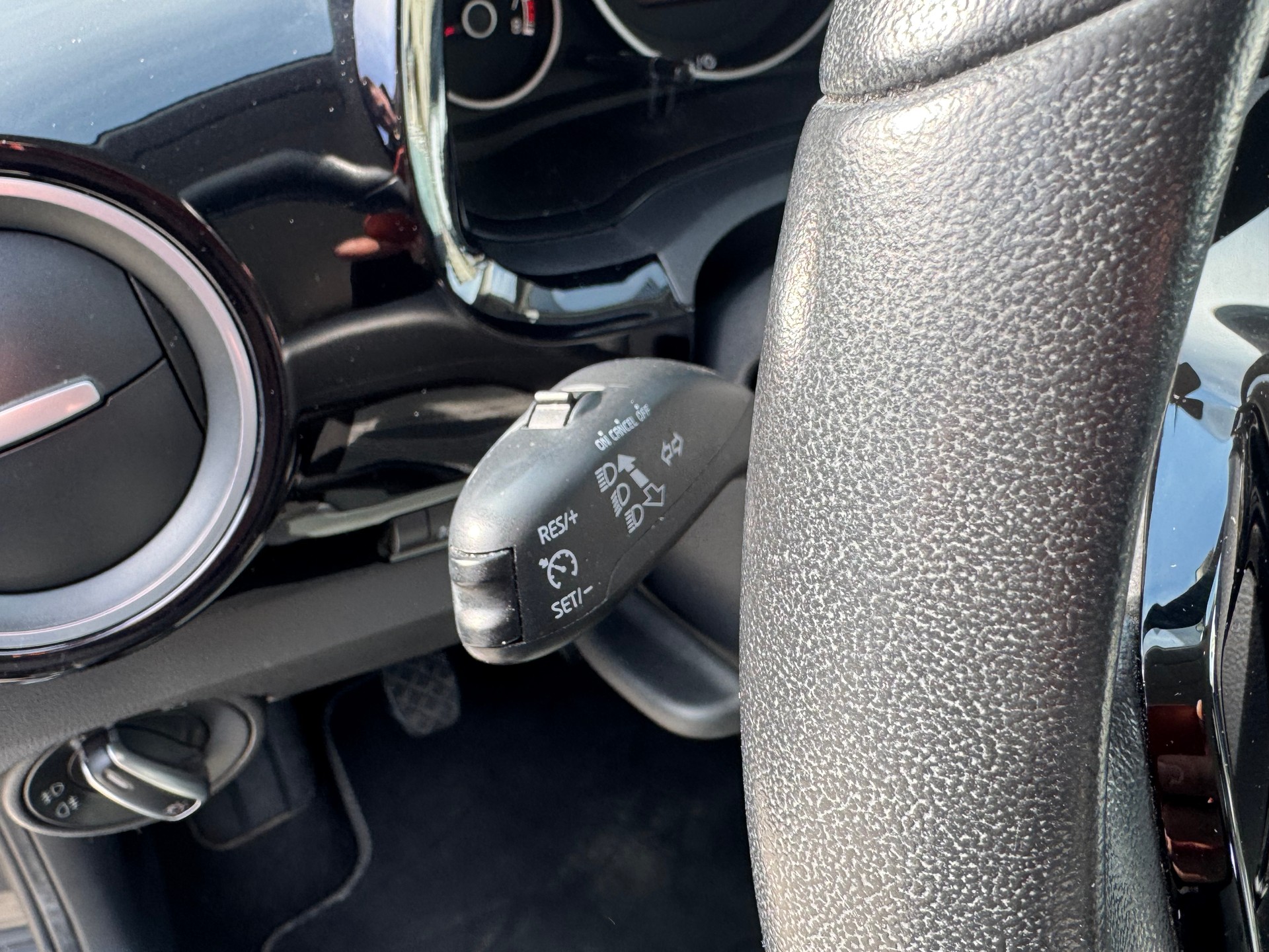VW Up 1.0 BMT high up-image-12
