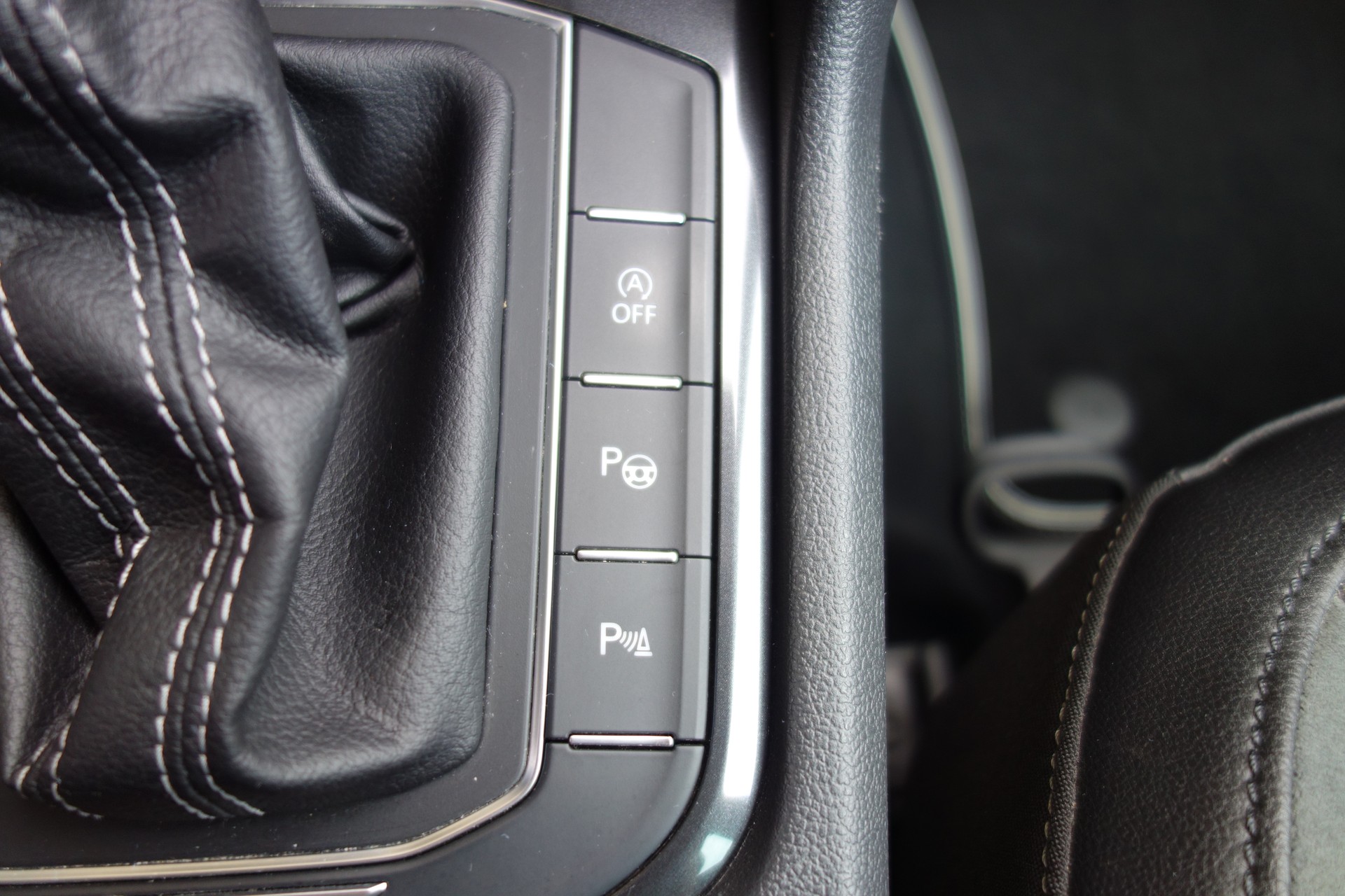 VW Tiguan 2.0 TDI SCR R-Line 4Motion DSG-image-19