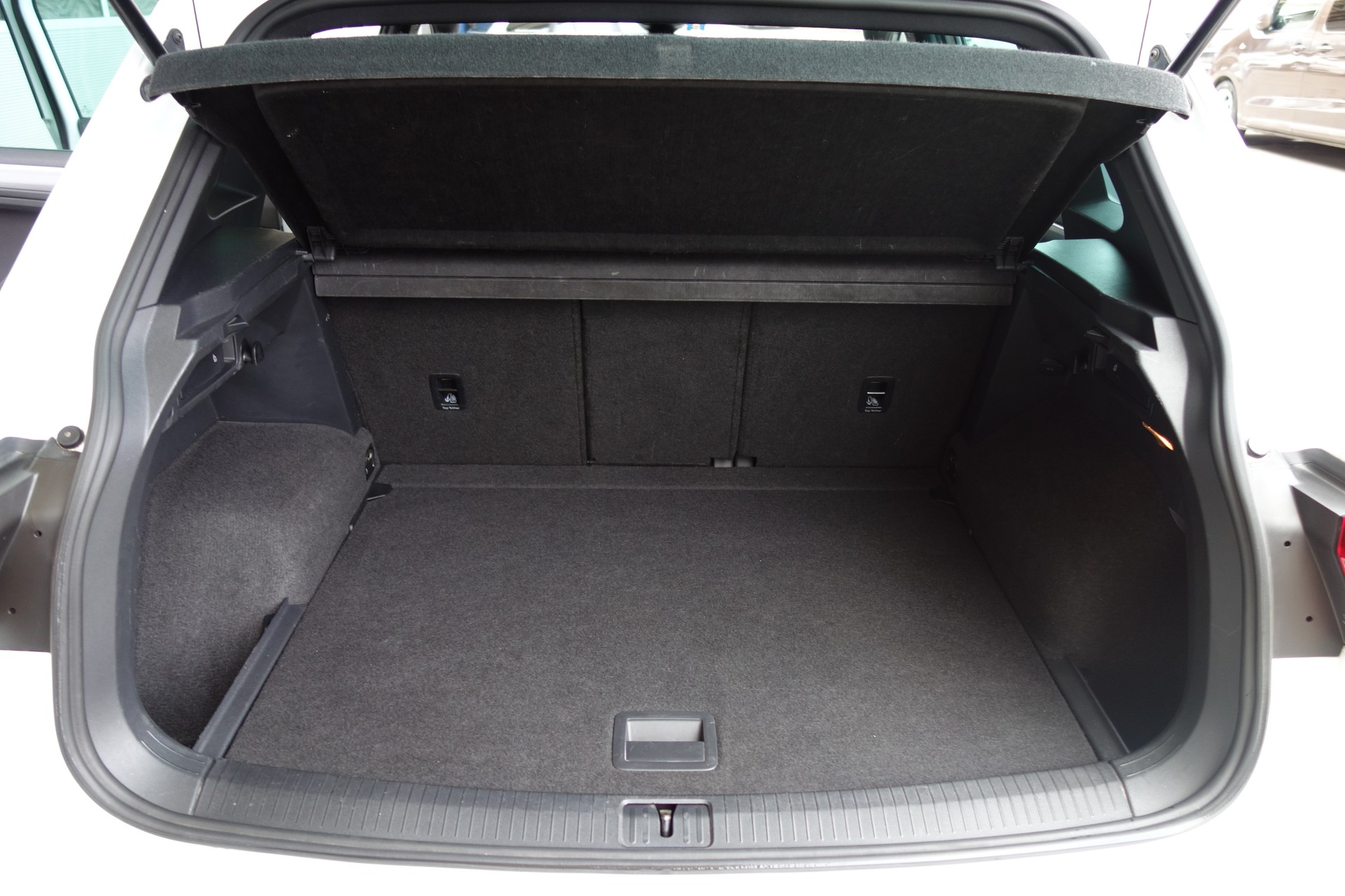 VW Tiguan 2.0 TDI SCR R-Line 4Motion DSG-image-12