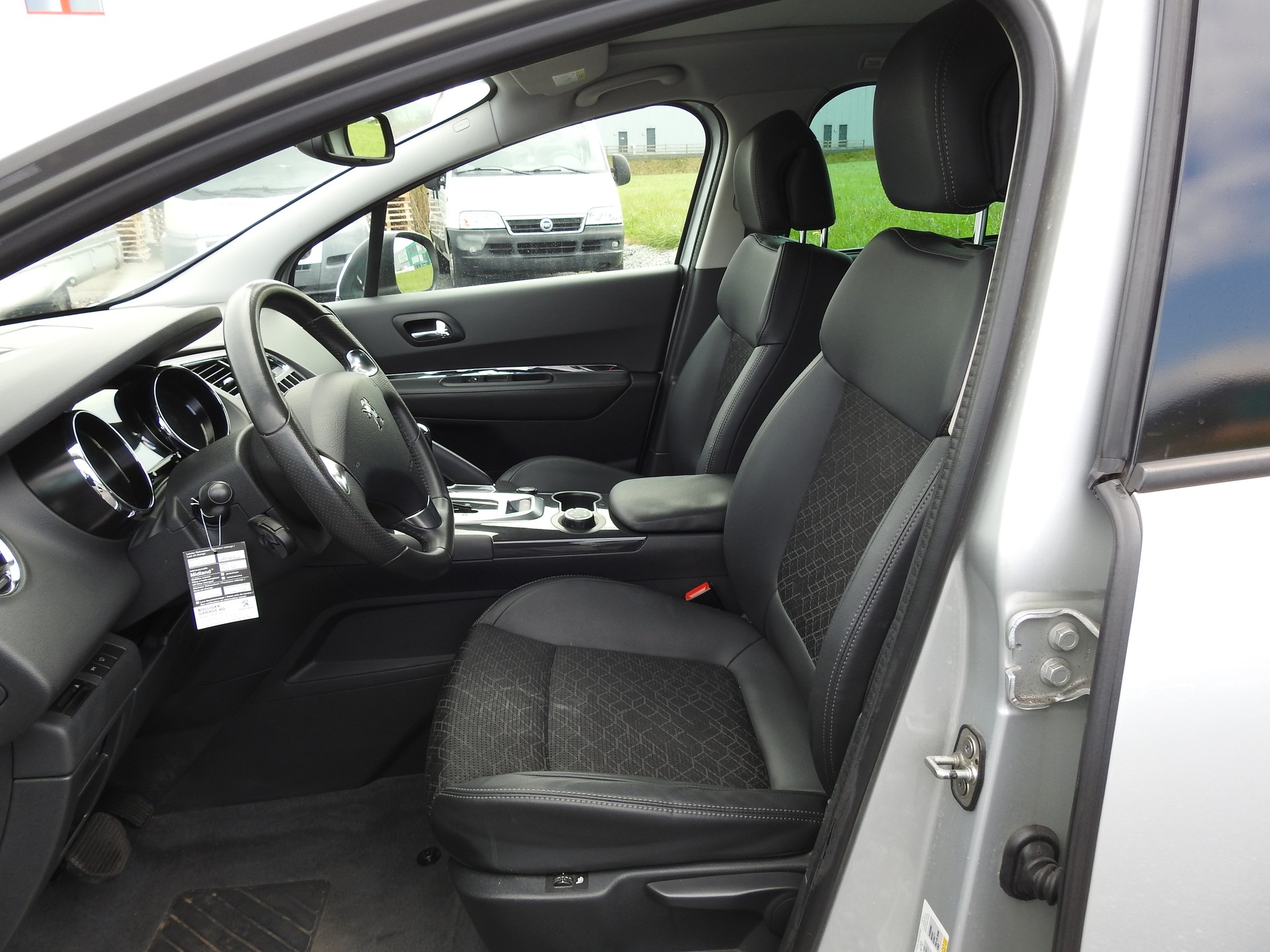 PEUGEOT 3008 1.6 1THP Sensation Tiptronic-image-11
