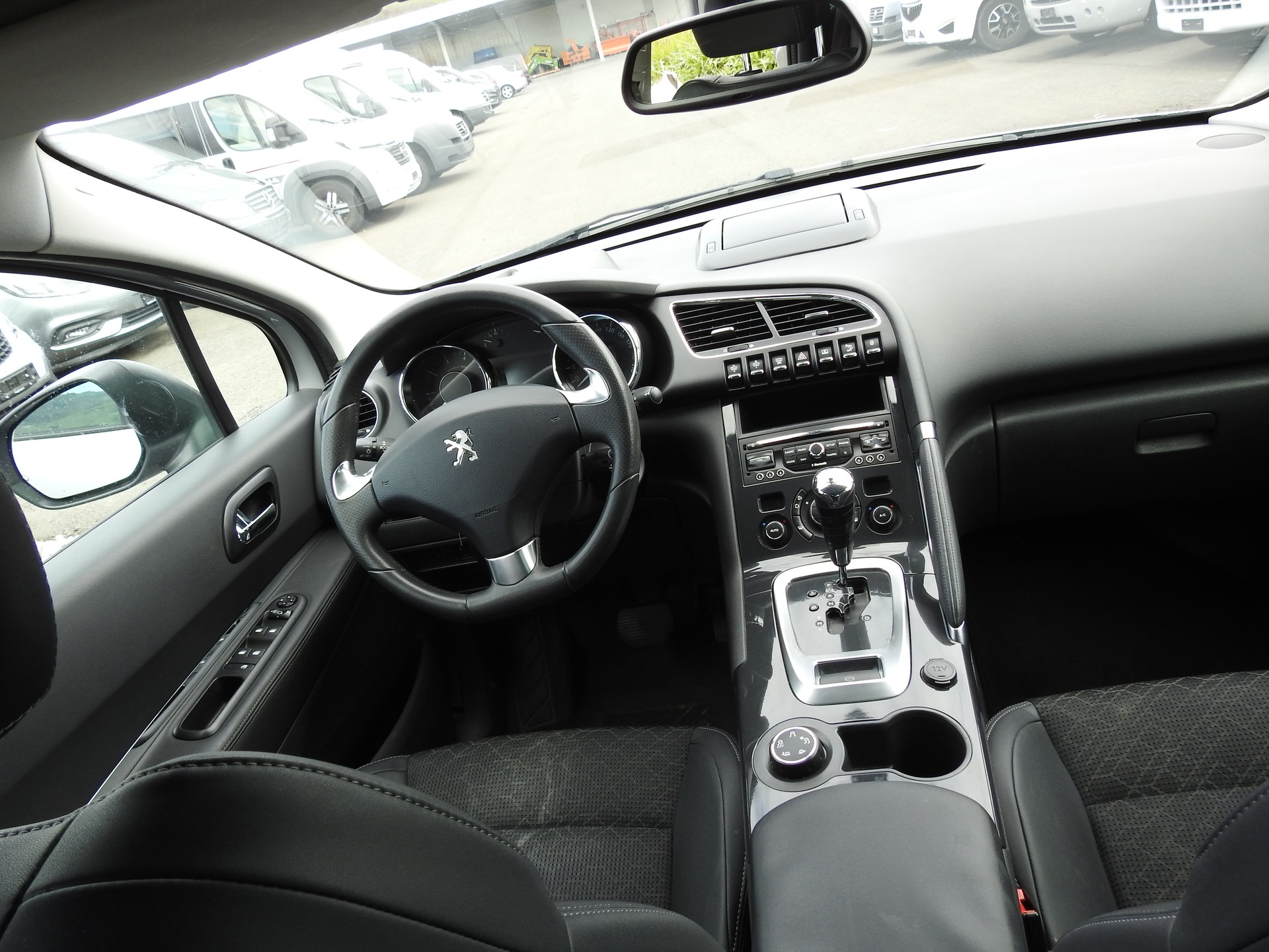 PEUGEOT 3008 1.6 1THP Sensation Tiptronic-image-18