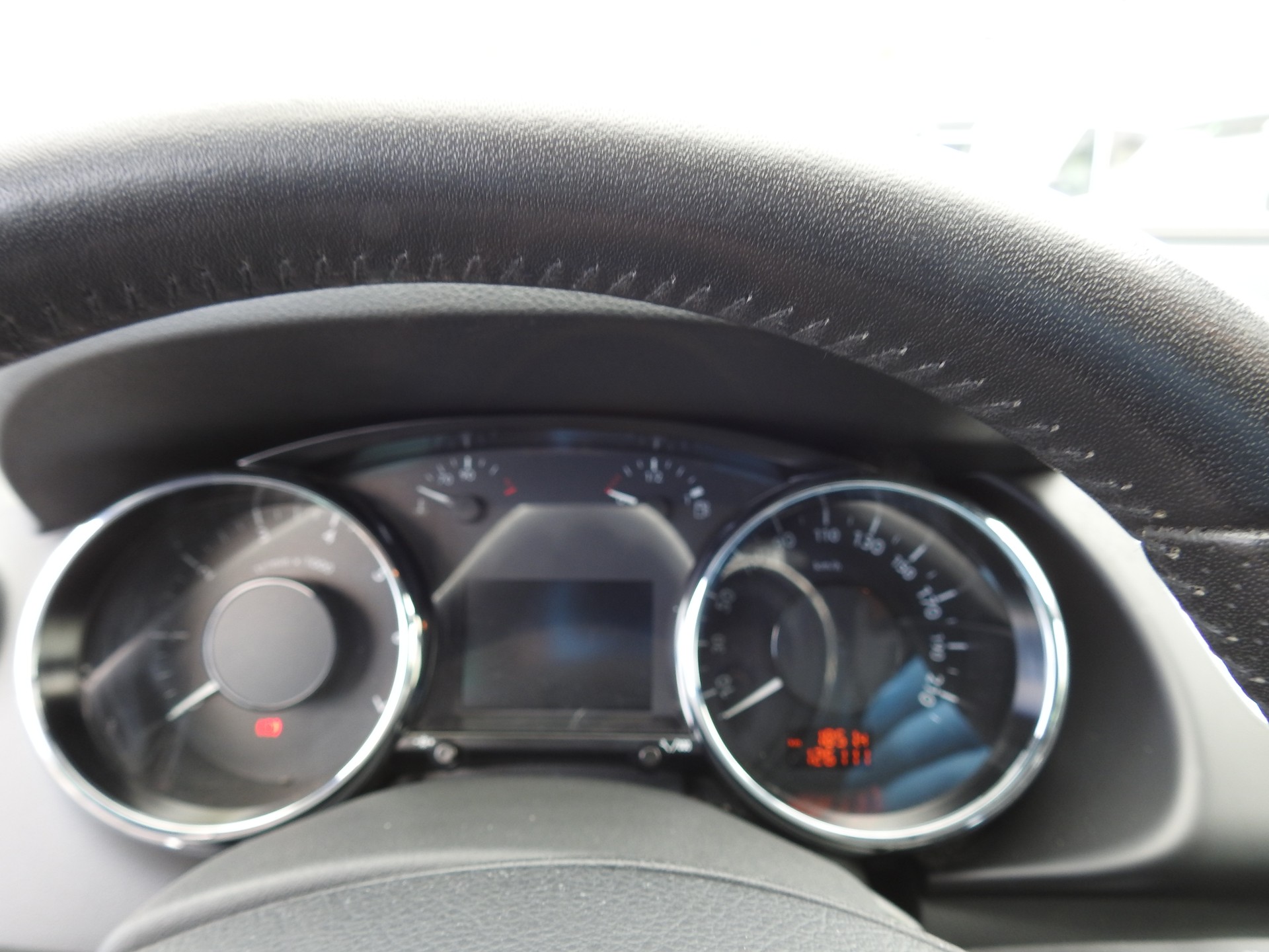 PEUGEOT 3008 1.6 1THP Sensation Tiptronic-image-23