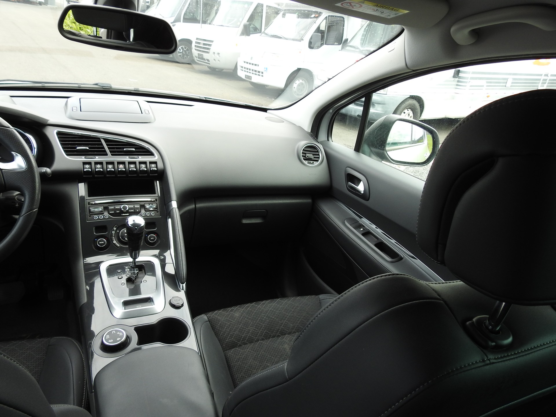 PEUGEOT 3008 1.6 1THP Sensation Tiptronic-image-17