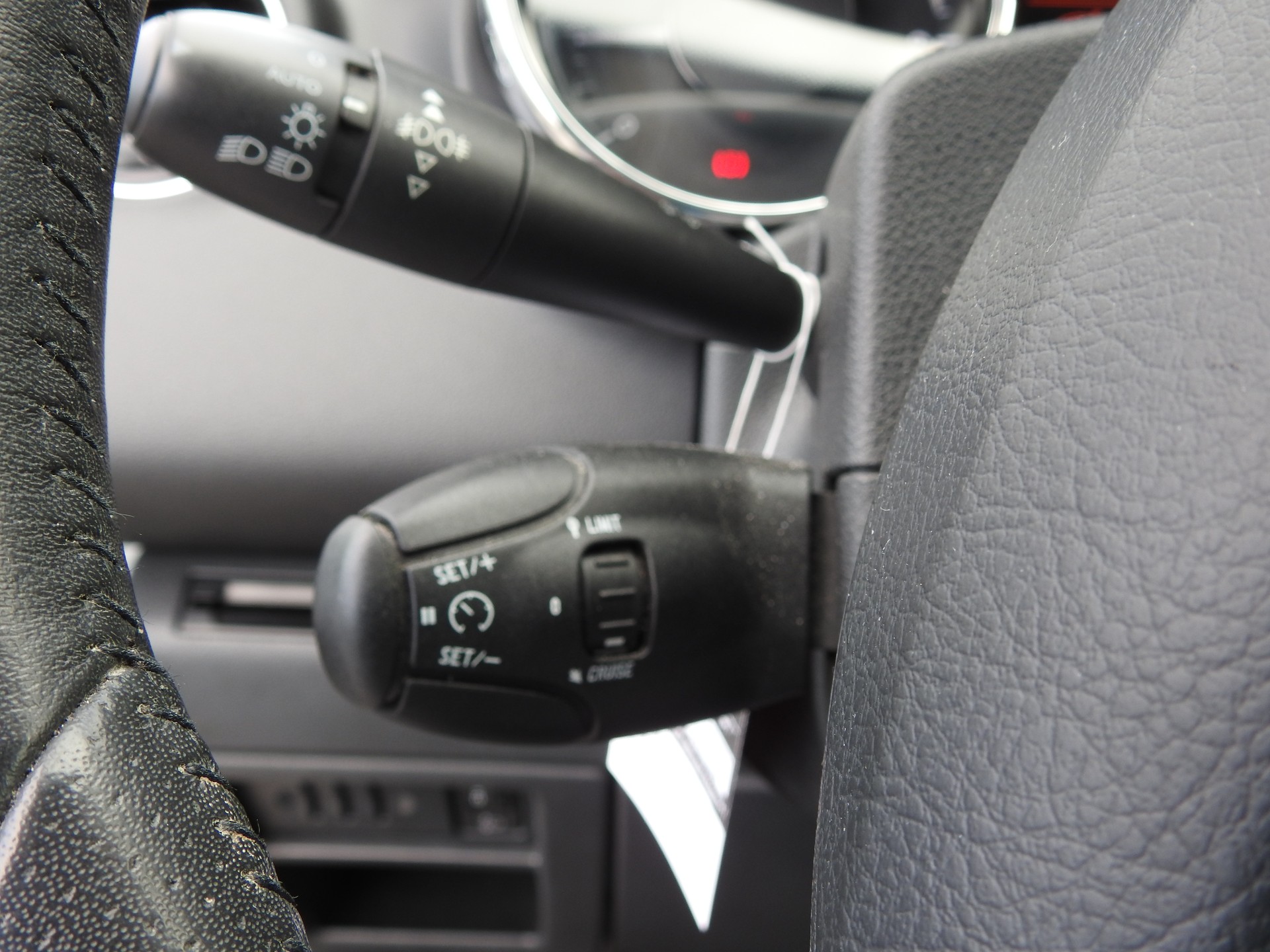PEUGEOT 3008 1.6 1THP Sensation Tiptronic-image-24