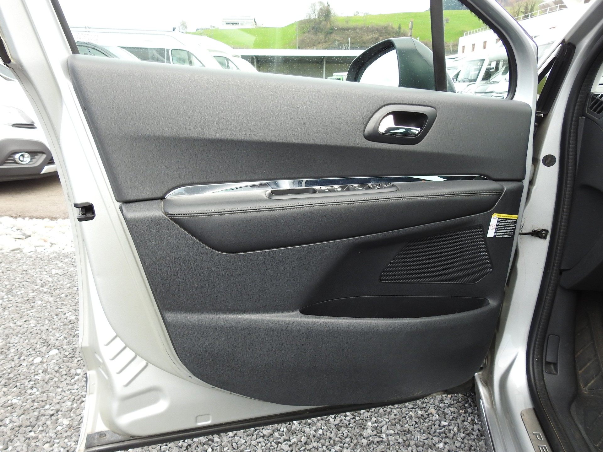 PEUGEOT 3008 1.6 1THP Sensation Tiptronic-image-9