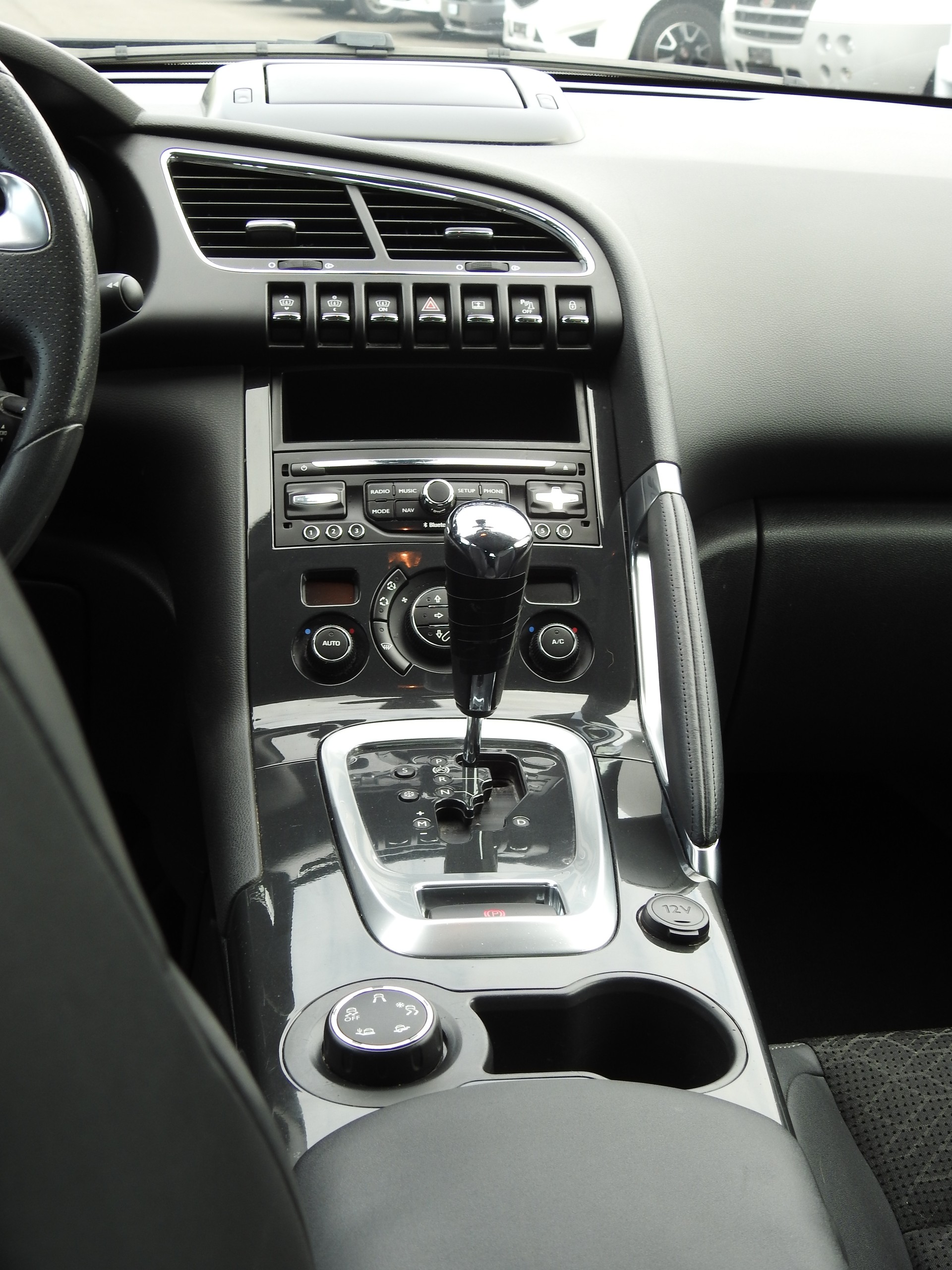 PEUGEOT 3008 1.6 1THP Sensation Tiptronic-image-16