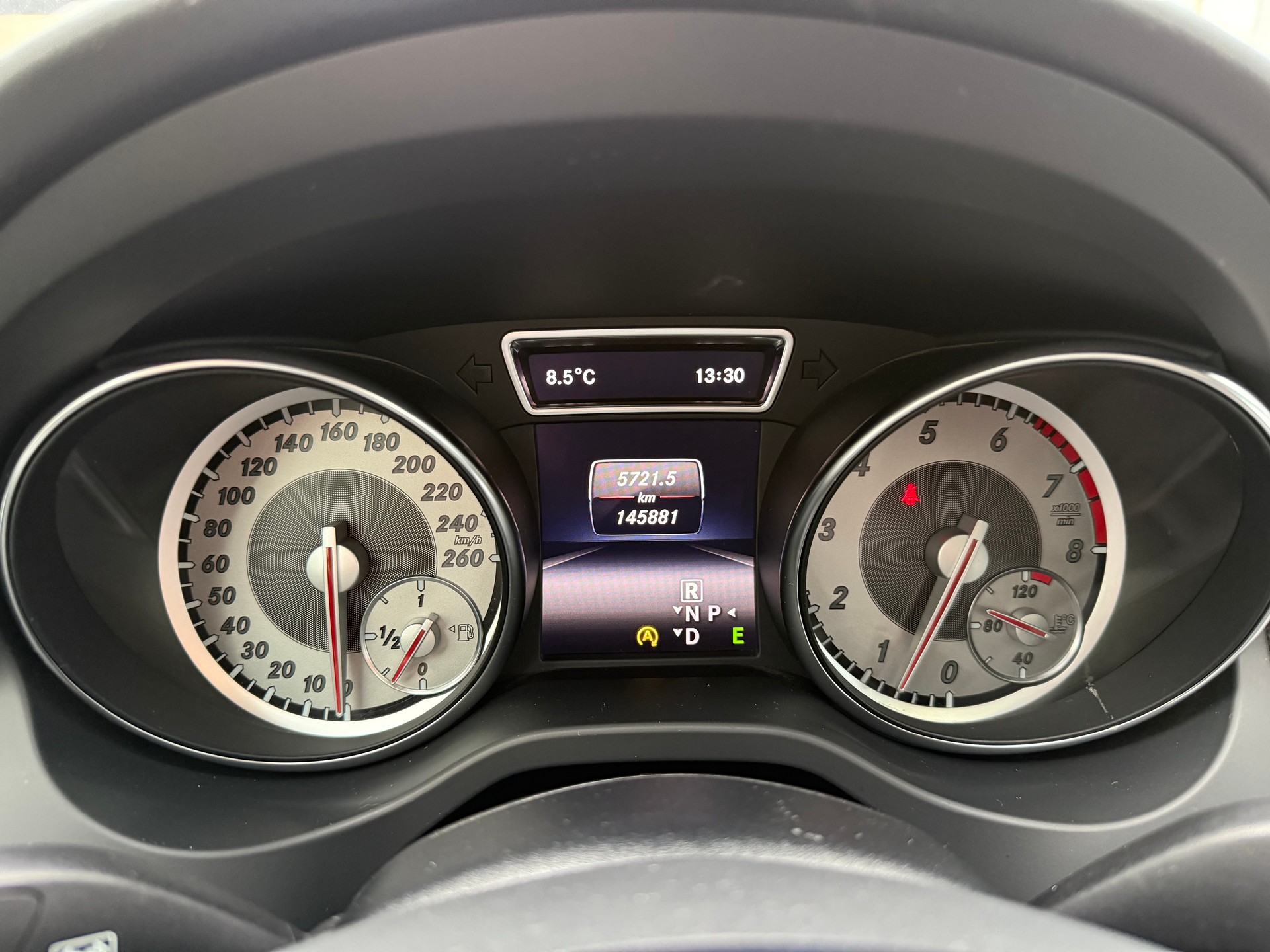 MERCEDES-BENZ GLA 250 AMG Line 4Matic 7G-DCT *CH Fahrzeug Frisch ab MFK *Panoramaglasdach *Sitzheizung *8 Fach bereift *Rückfahrkamera-image-11