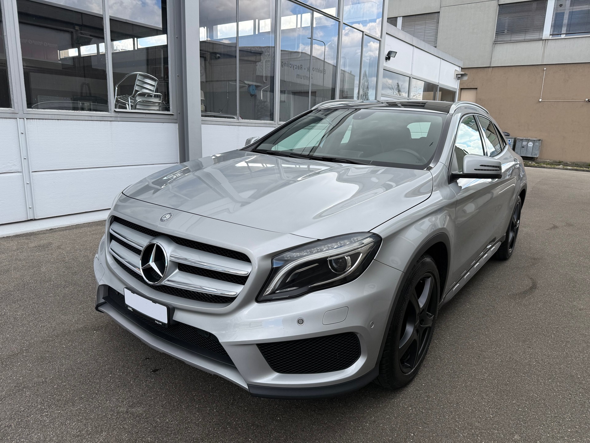 MERCEDES-BENZ GLA 250 AMG Line 4Matic 7G-DCT *CH Fahrzeug Frisch ab MFK *Panoramaglasdach *Sitzheizung *8 Fach bereift *Rückfahrkamera-image-0