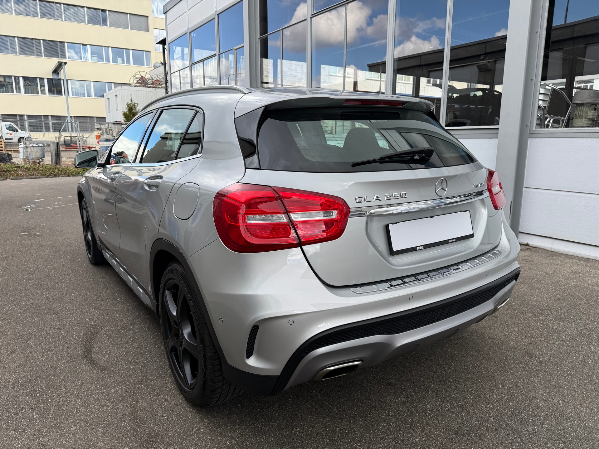 MERCEDES-BENZ GLA 250 AMG Line 4Matic 7G-DCT *CH Fahrzeug Frisch ab MFK *Panoramaglasdach *Sitzheizung *8 Fach bereift *Rückfahrkamera-image-5
