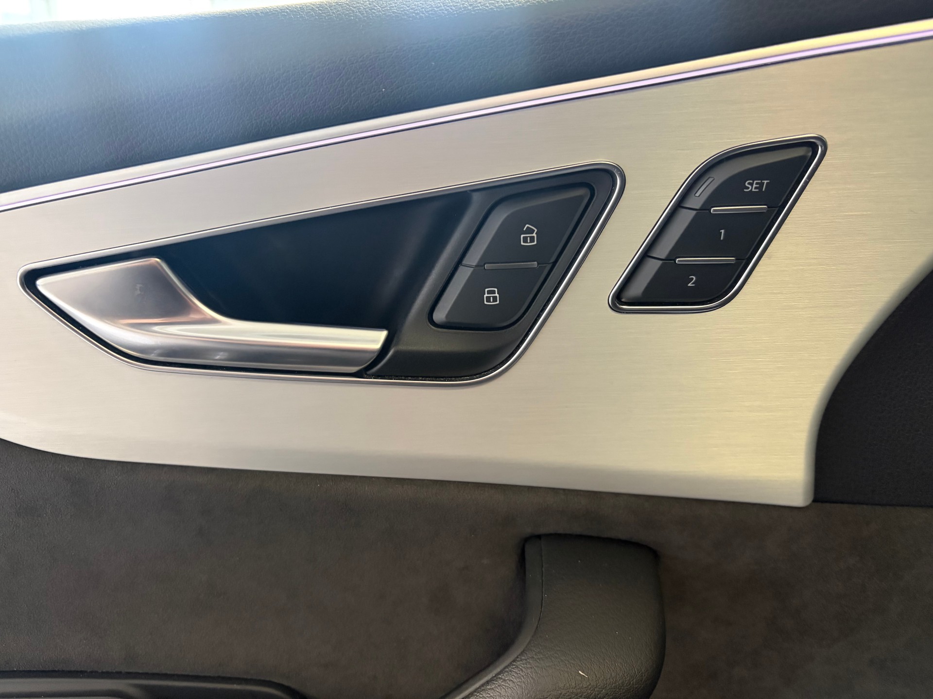 AUDI Q8 50 TDI quattro S-LINE | CH Fahrzeug | Black Paket | Pano | AHK | Luftfederung | B&O Sound | Head Up | Matrix |-image-20