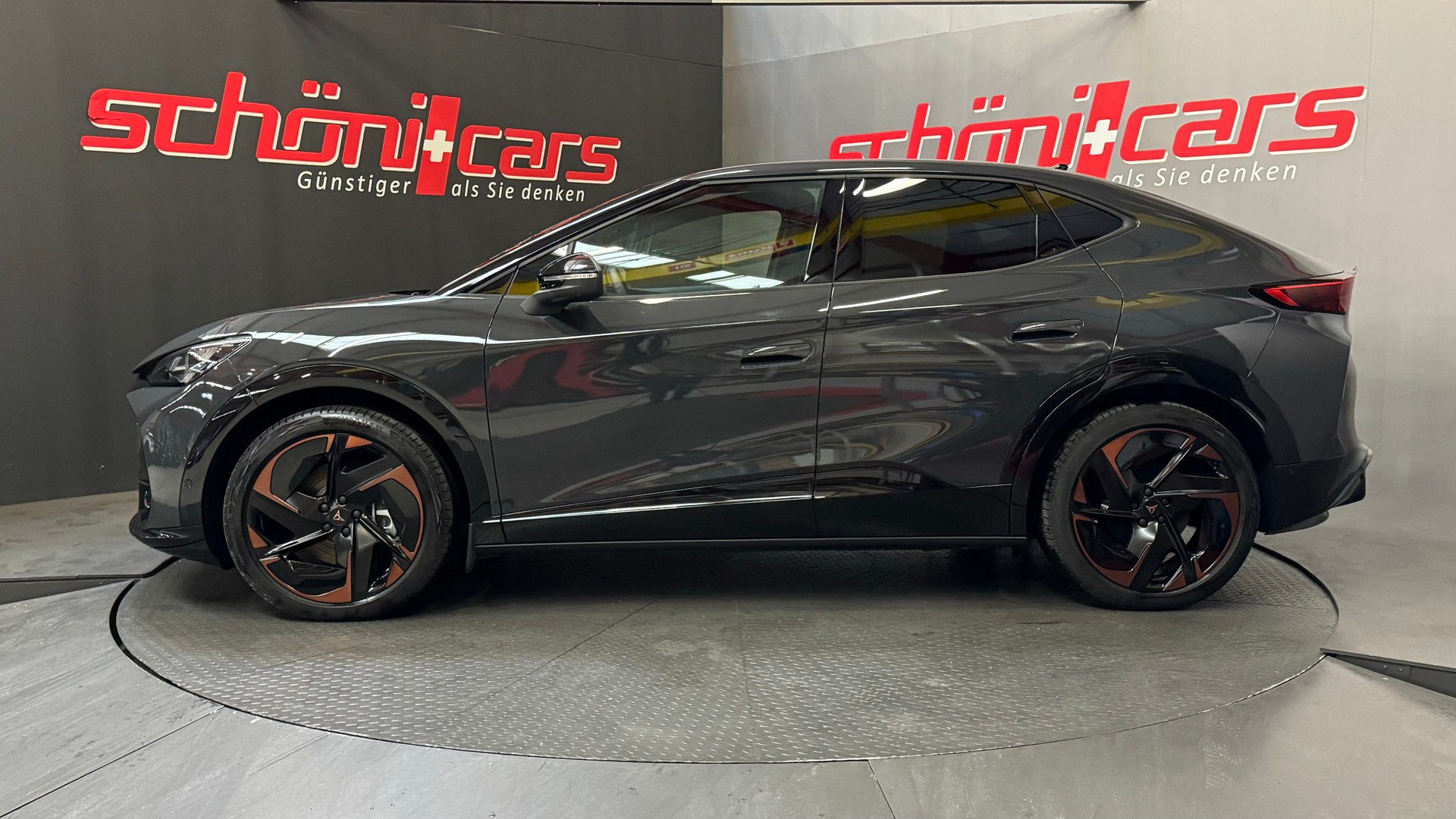 CUPRA Tavascan Type 9 77 kWh VZ Adrenaline-showroom-element-2
