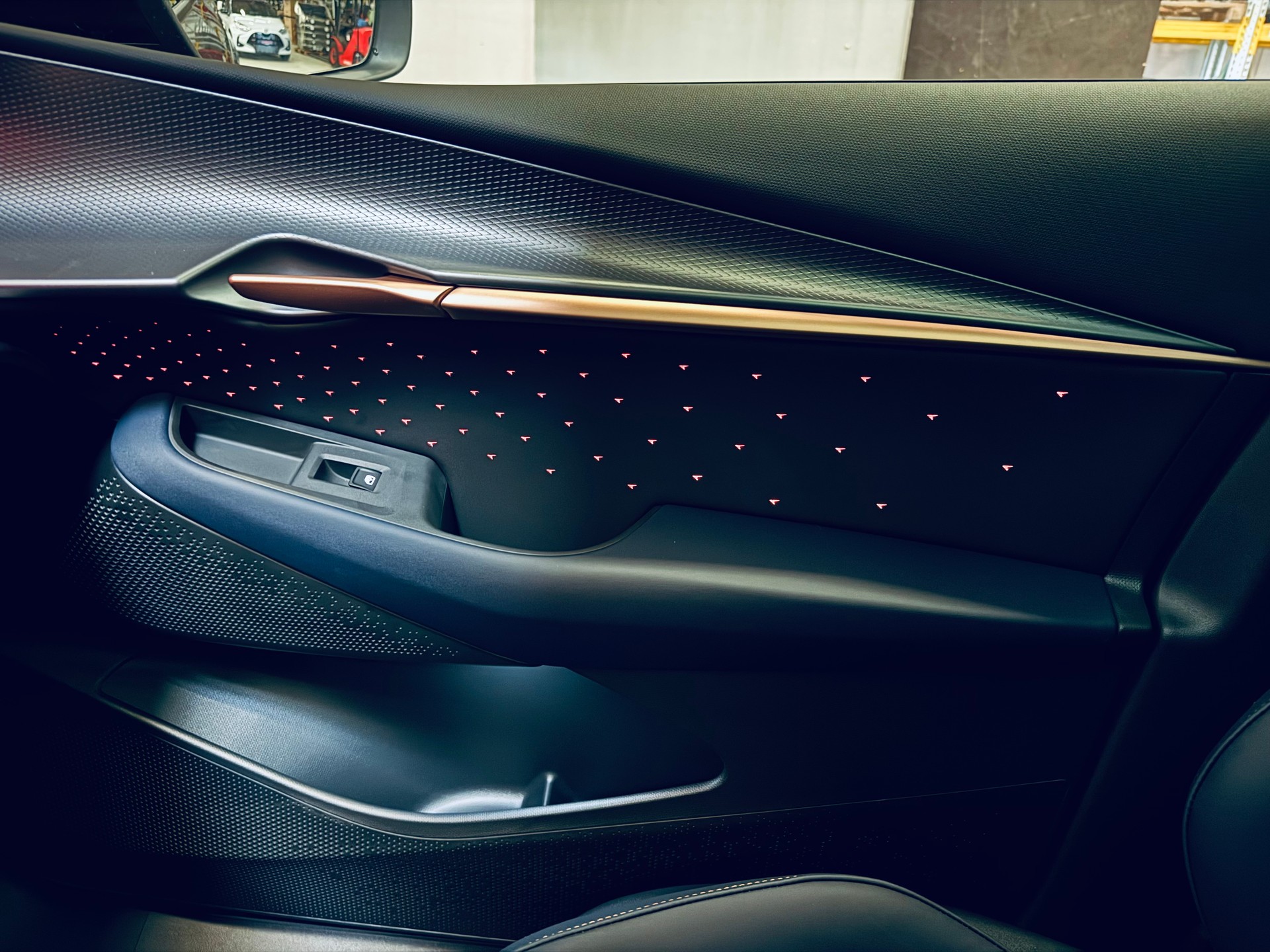 CUPRA Tavascan Type 9 77 kWh VZ Adrenaline-image-39