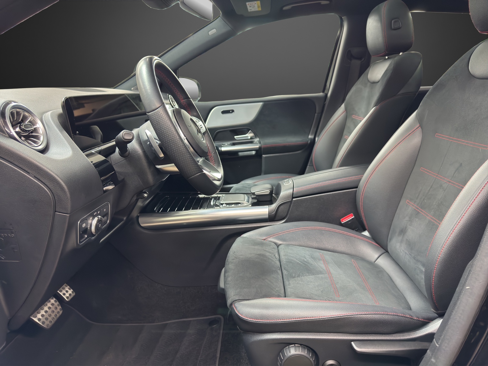 MERCEDES-BENZ B 200 AMG Line-image-9