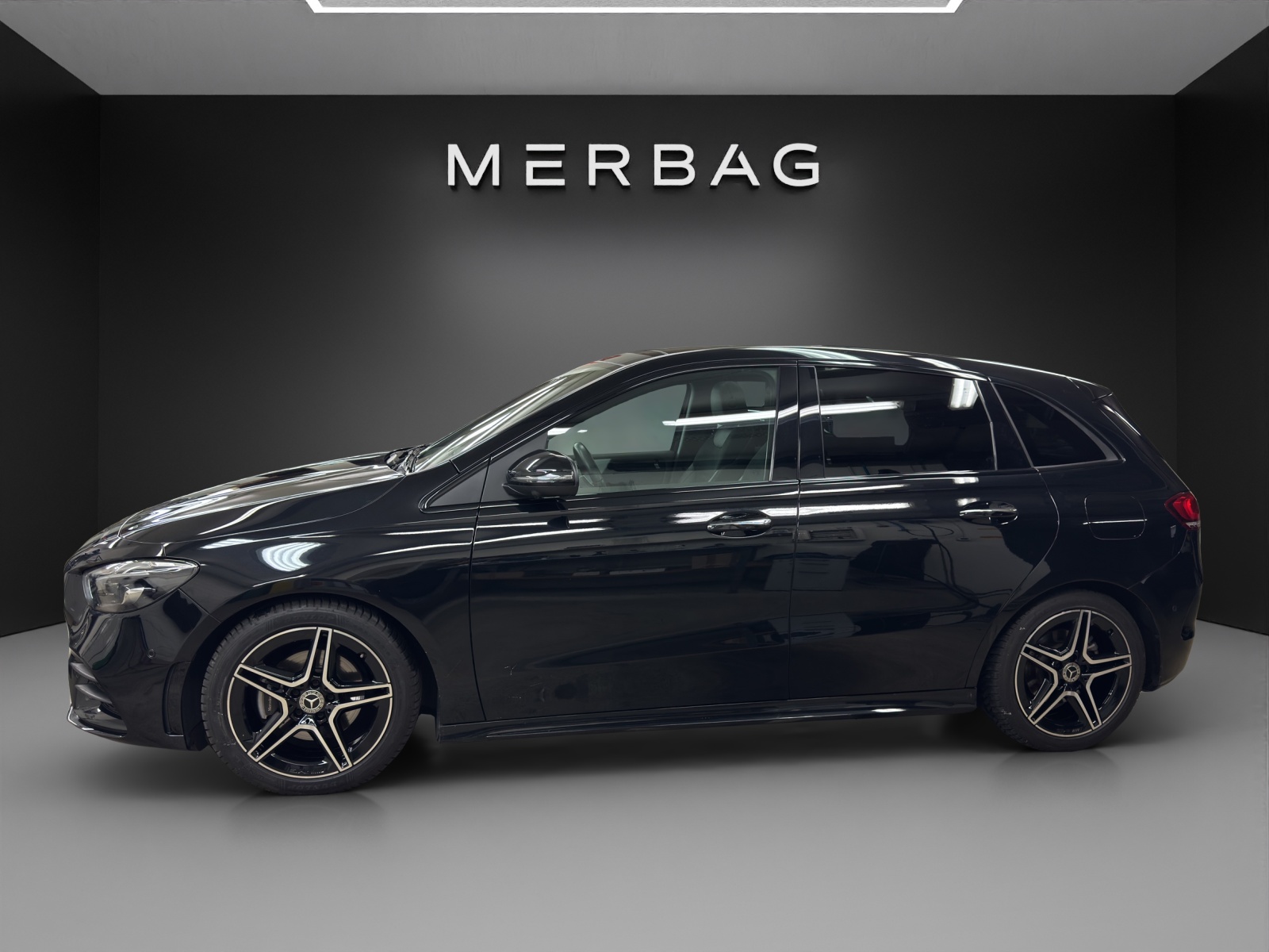 MERCEDES-BENZ B 200 AMG Line-image-1