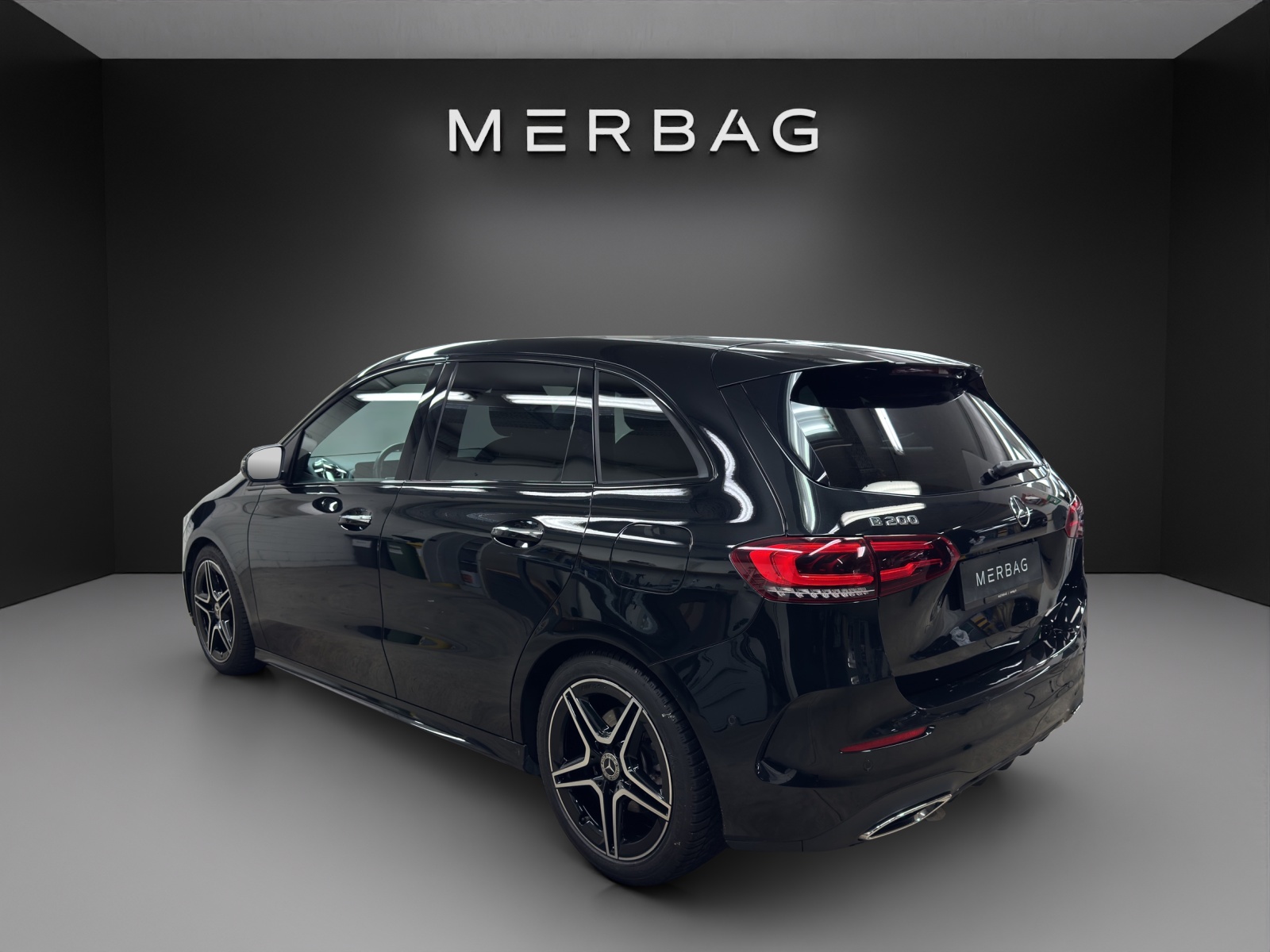 MERCEDES-BENZ B 200 AMG Line-image-2