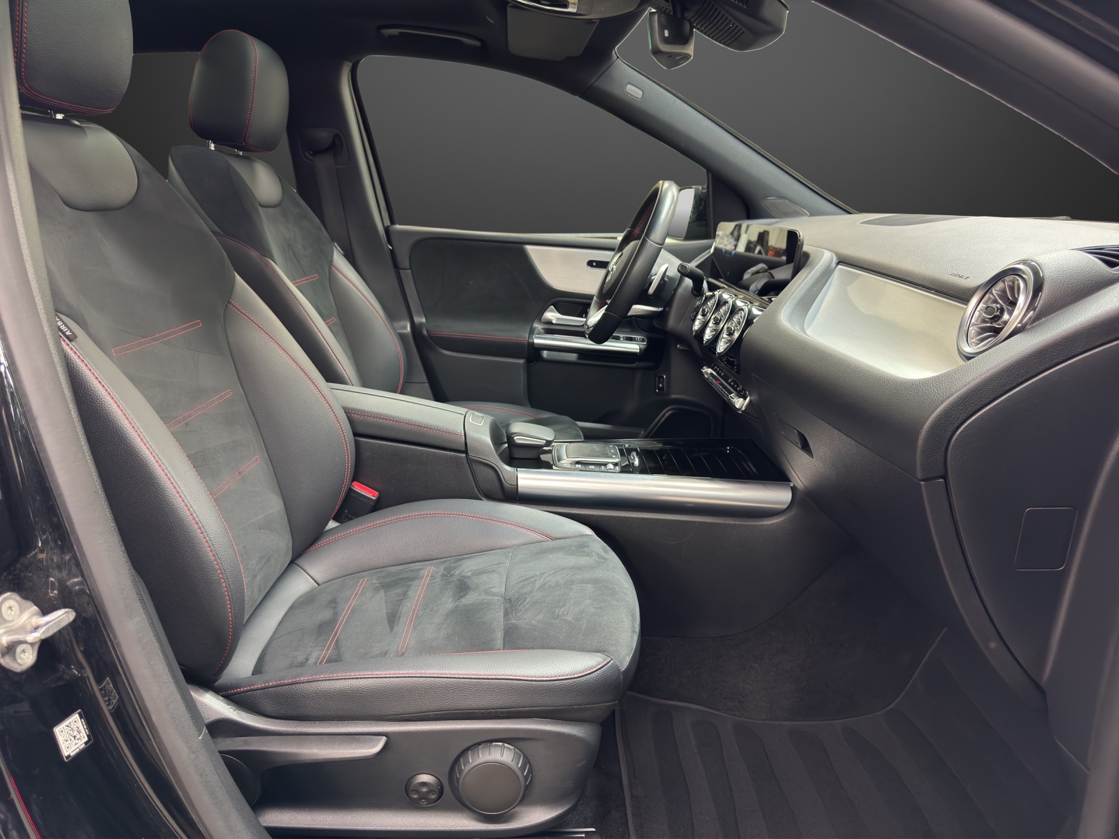 MERCEDES-BENZ B 200 AMG Line-image-11