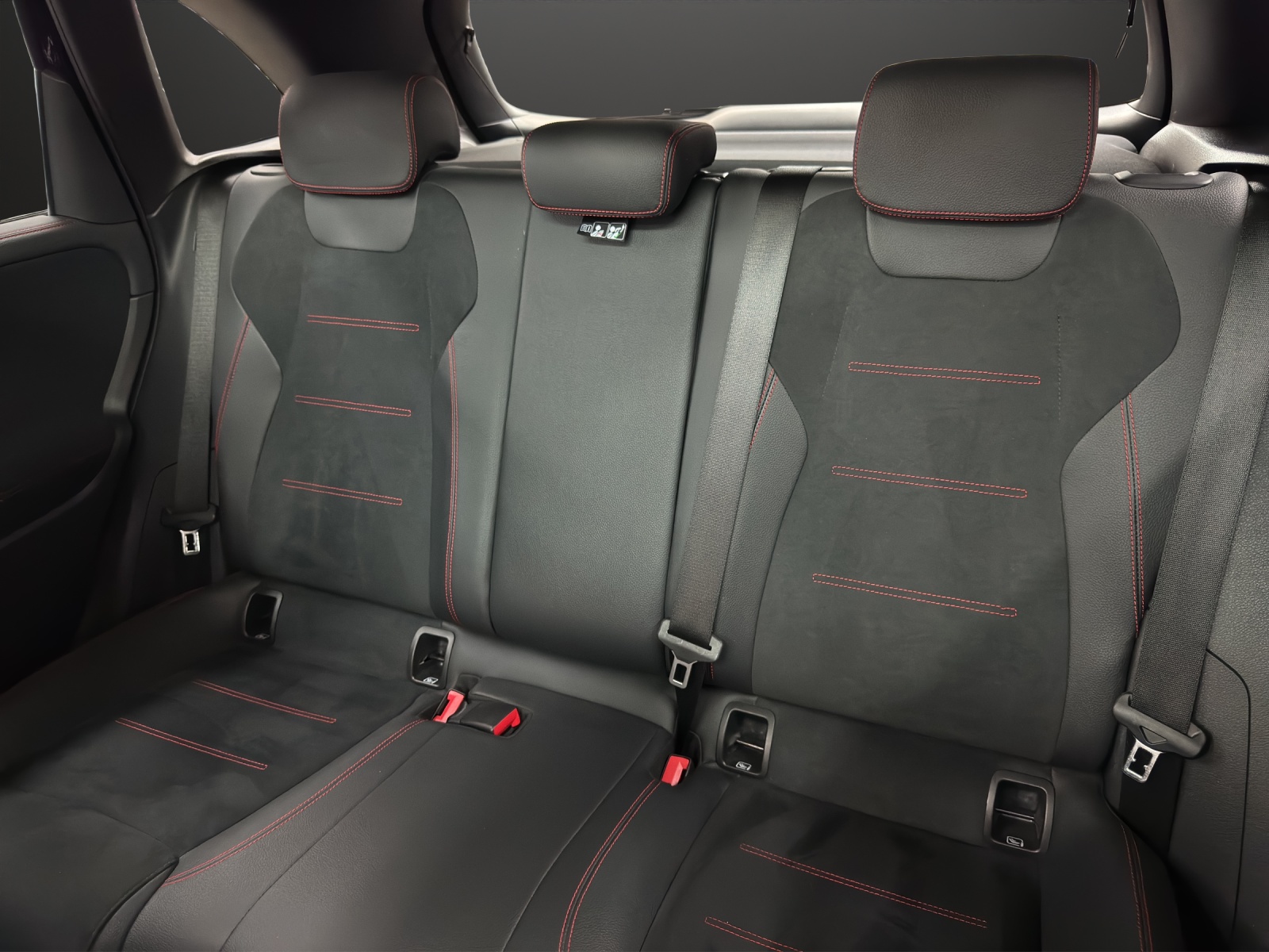 MERCEDES-BENZ B 200 AMG Line-image-14