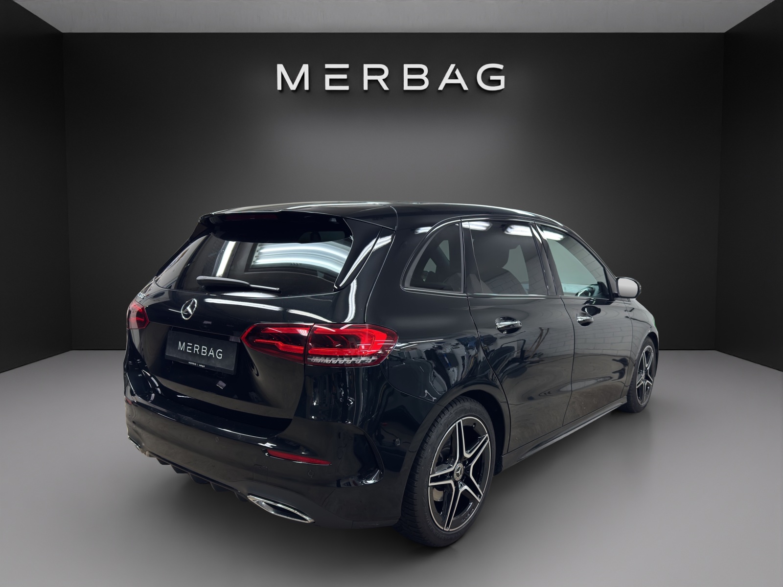MERCEDES-BENZ B 200 AMG Line-image-4