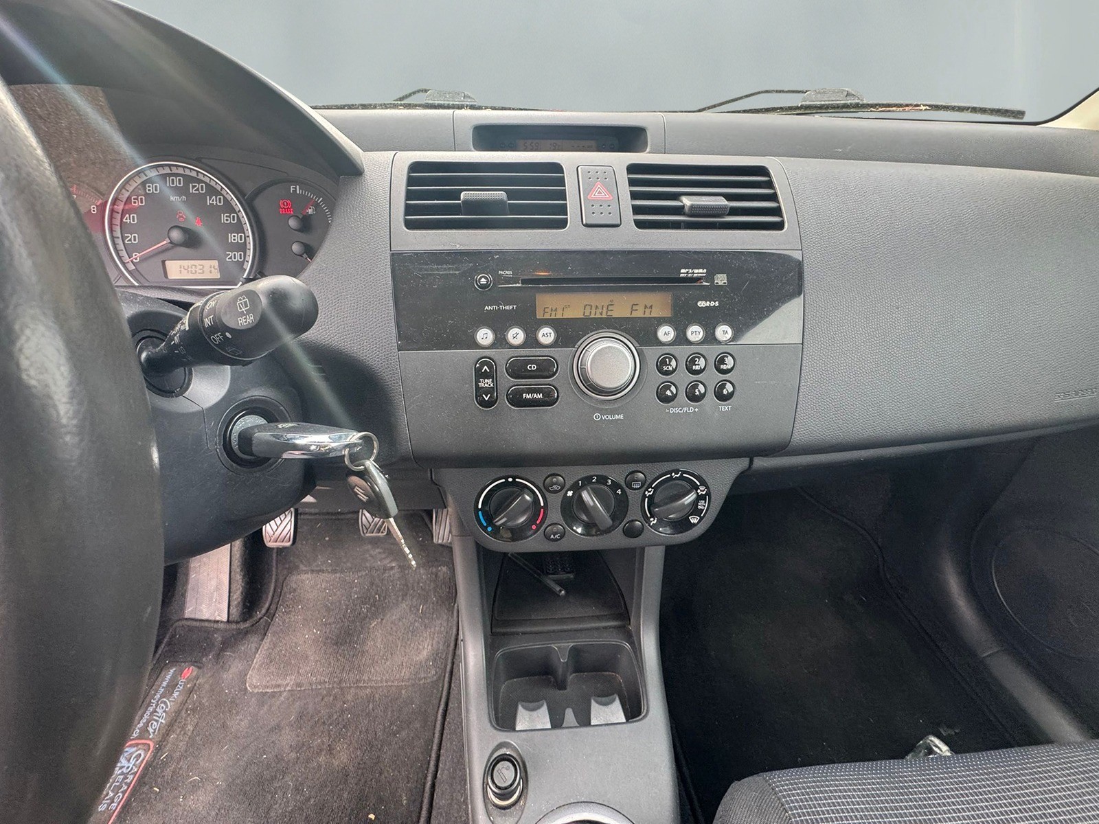 SUZUKI Swift 1.3i 16V GL 4x4-image-7