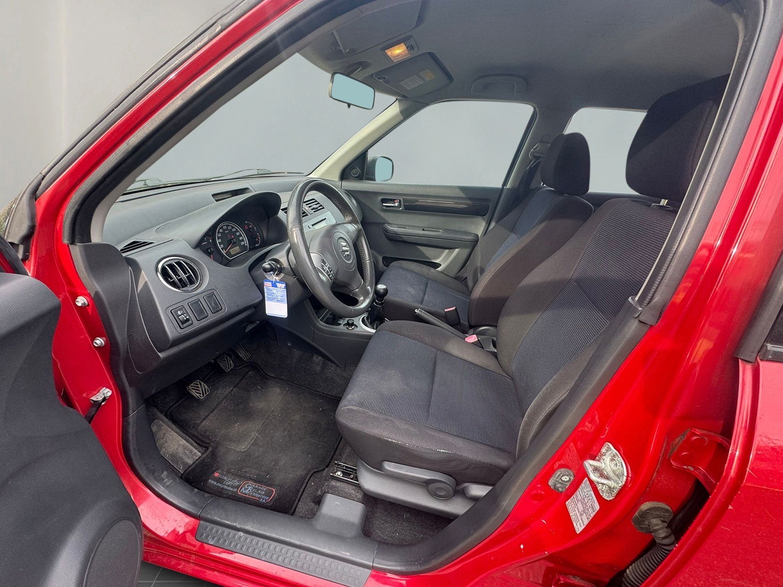 SUZUKI Swift 1.3i 16V GL 4x4-image-5