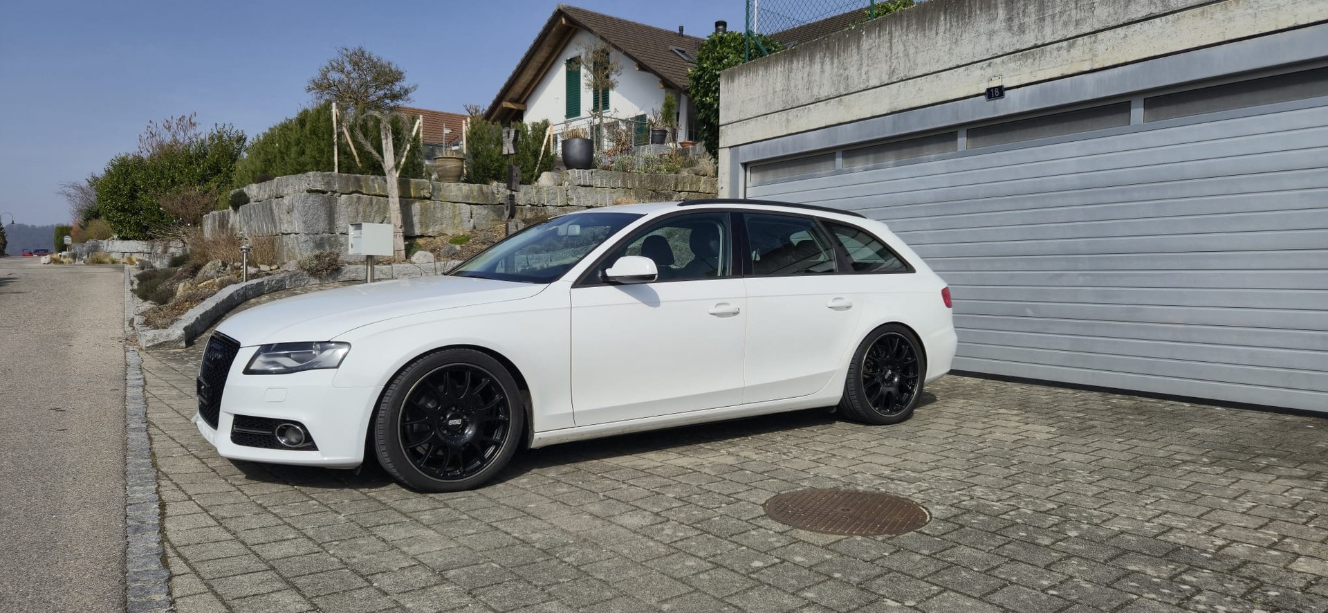 AUDI A4 Avant 3.2 FSI quattro-image-1