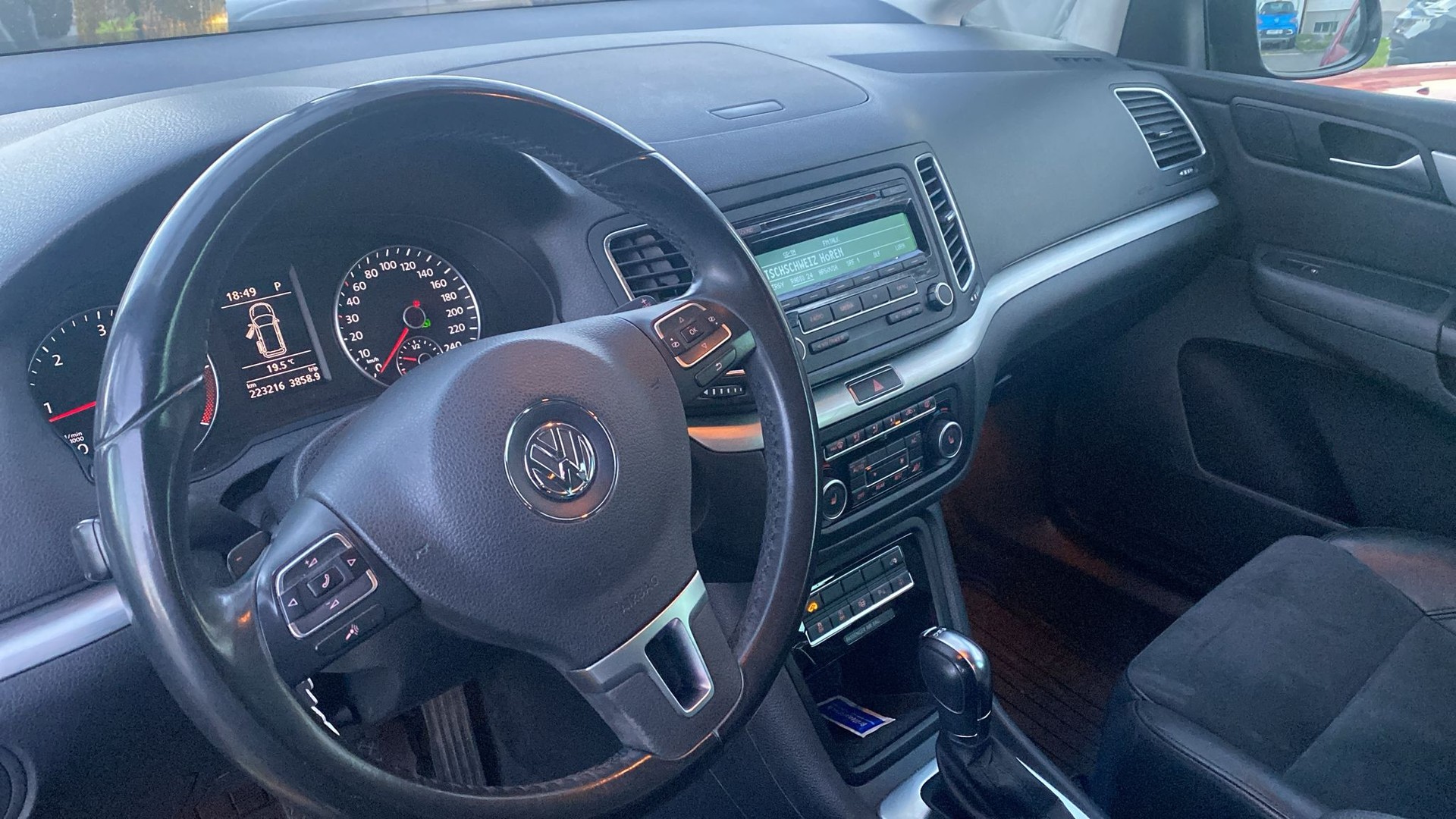 VW Sharan 2.0 TDI BlueMotion Technology Highline DSG-image-6