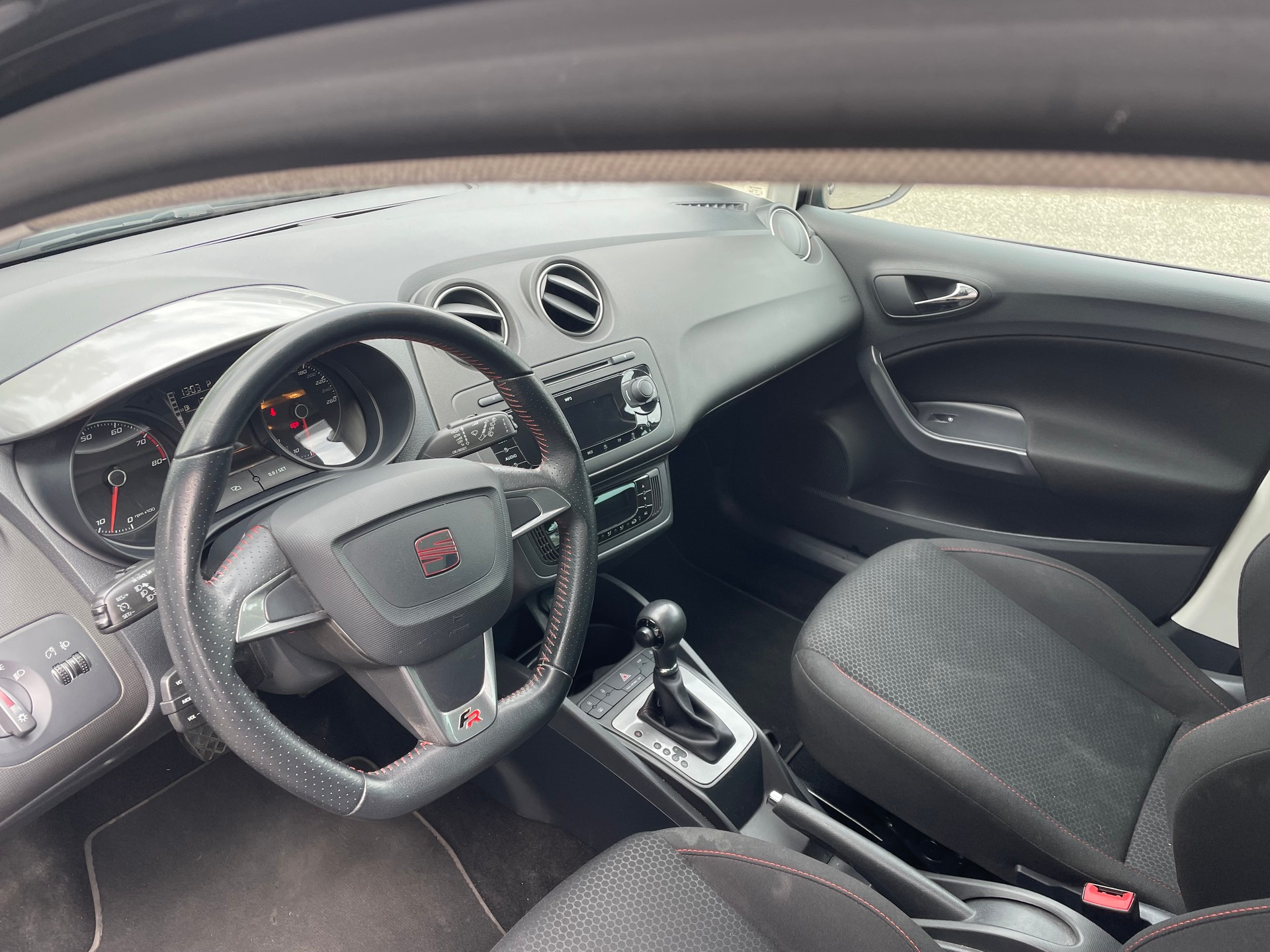 SEAT Ibiza ST 1.4 TSI FR DSG-image-11