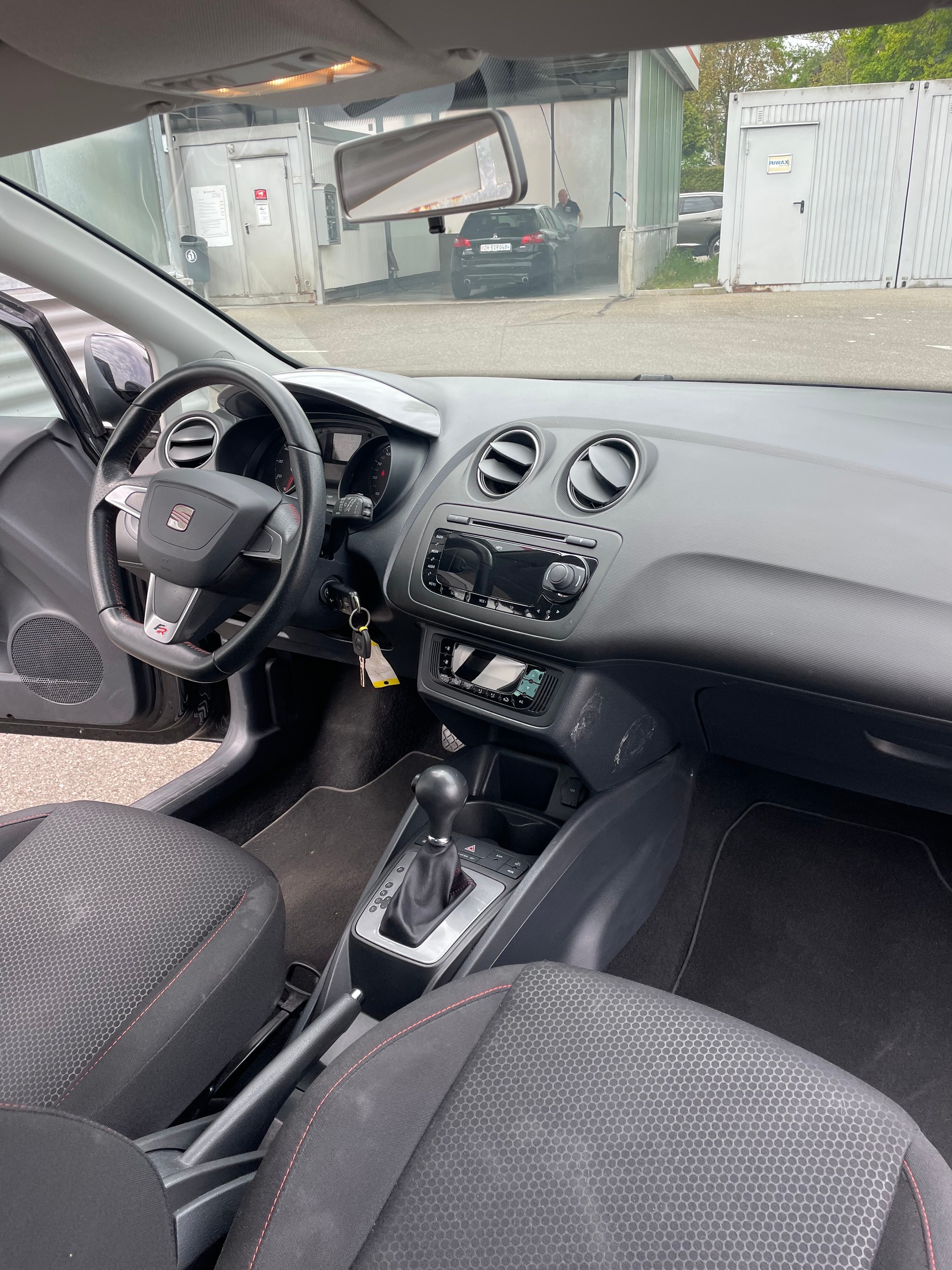 SEAT Ibiza ST 1.4 TSI FR DSG-image-12