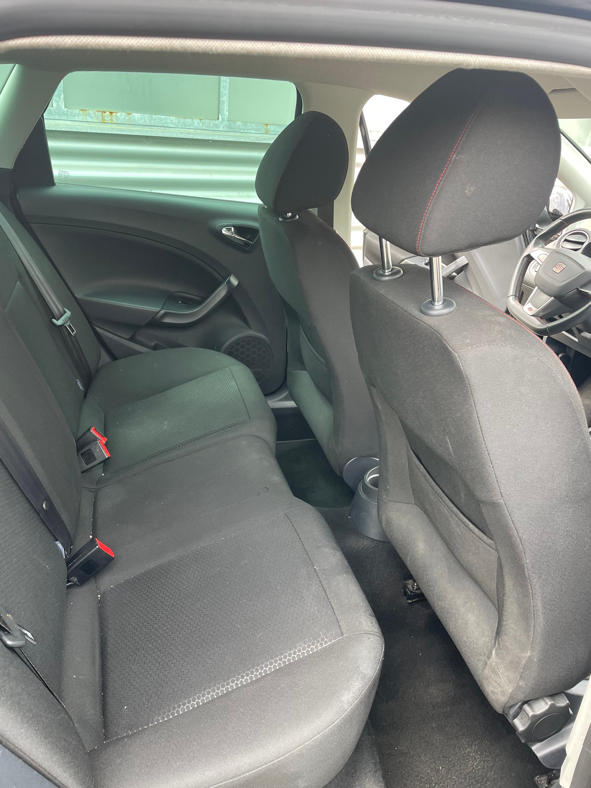 SEAT Ibiza ST 1.4 TSI FR DSG-image-13