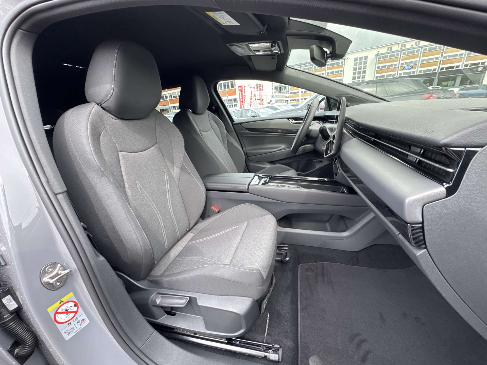 VW ID.7 Tourer Limited Edition 77kWh 285PS Automat-image-12
