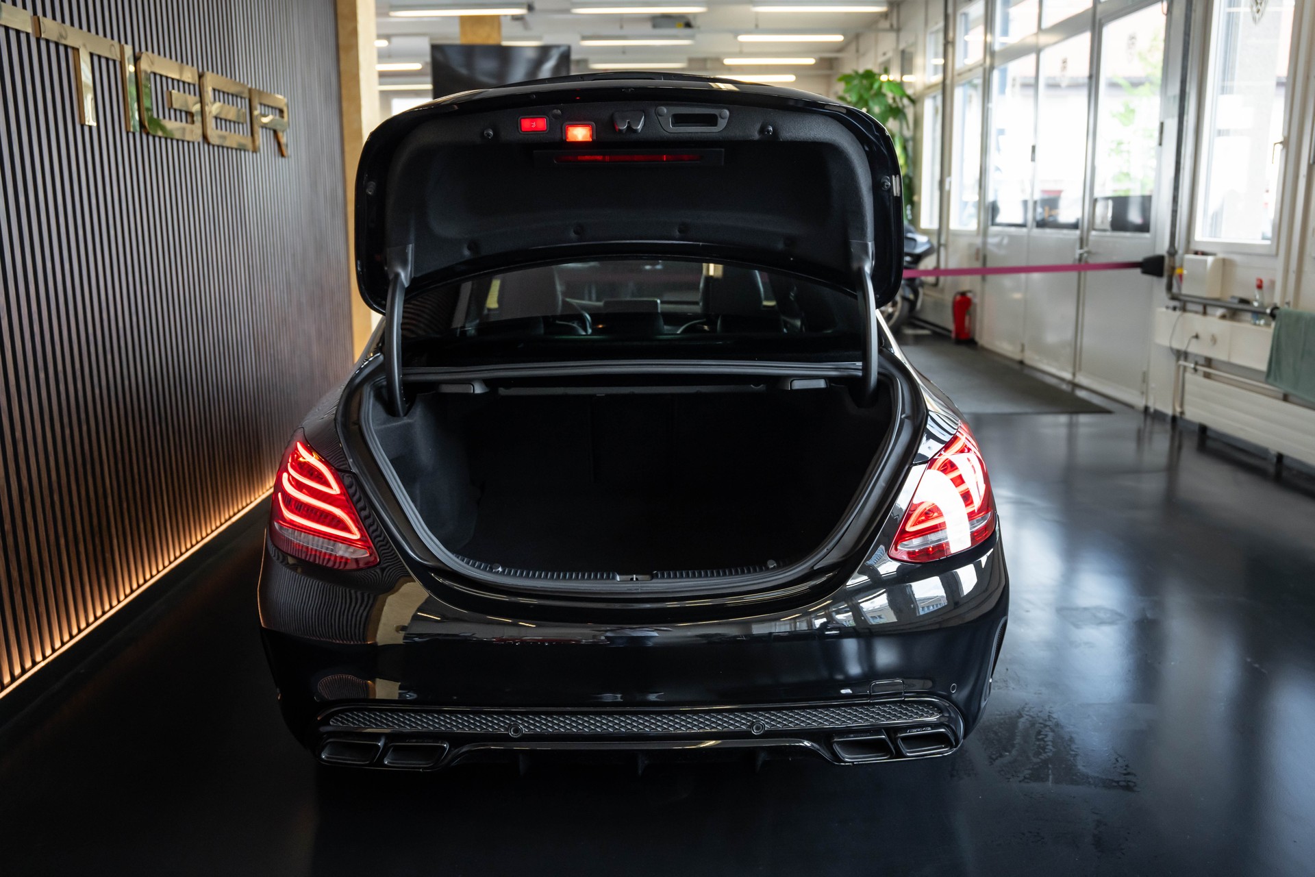 MERCEDES-BENZ C 63 AMG Speedshift-image-5